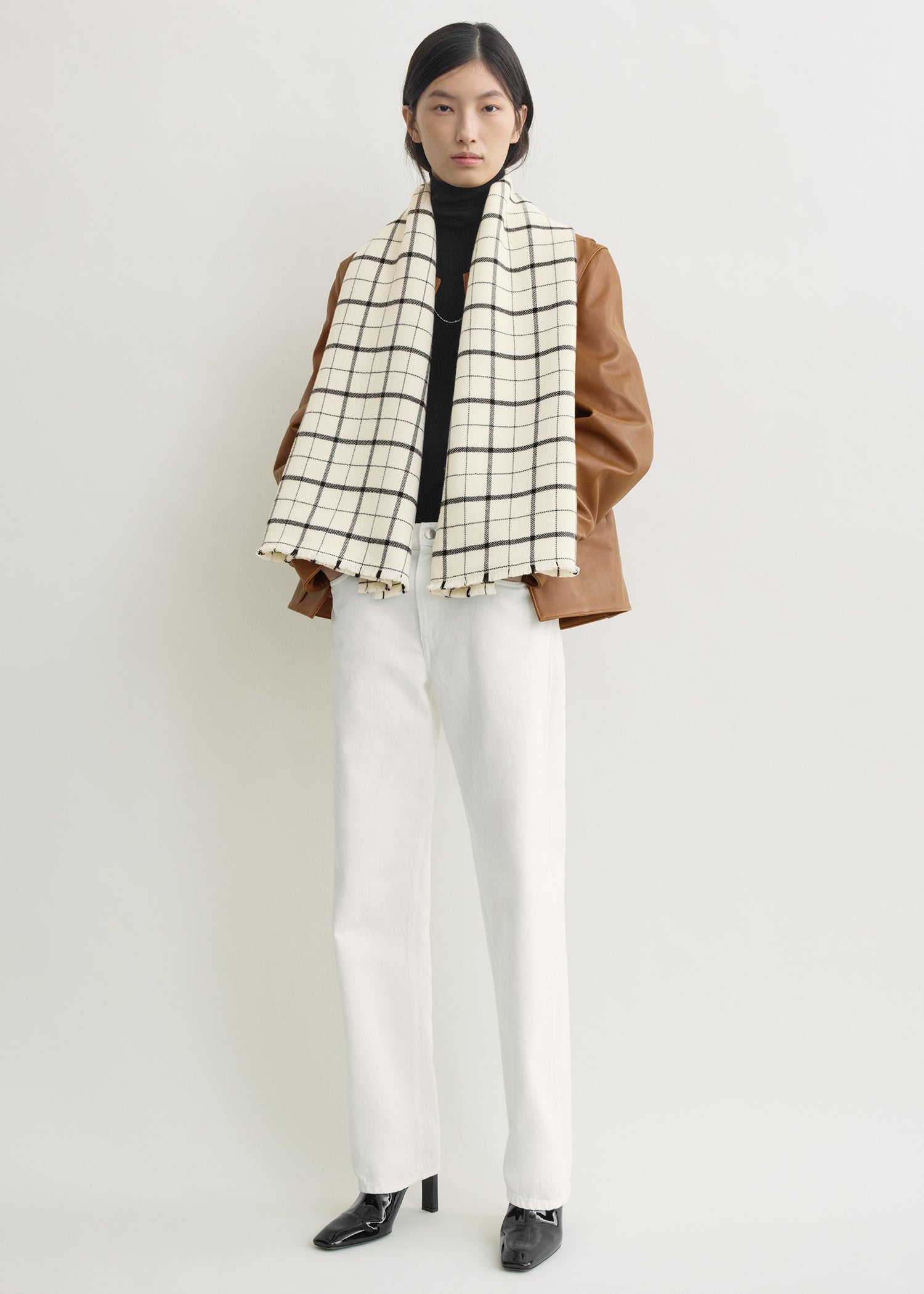 Windowpane scarf white/black