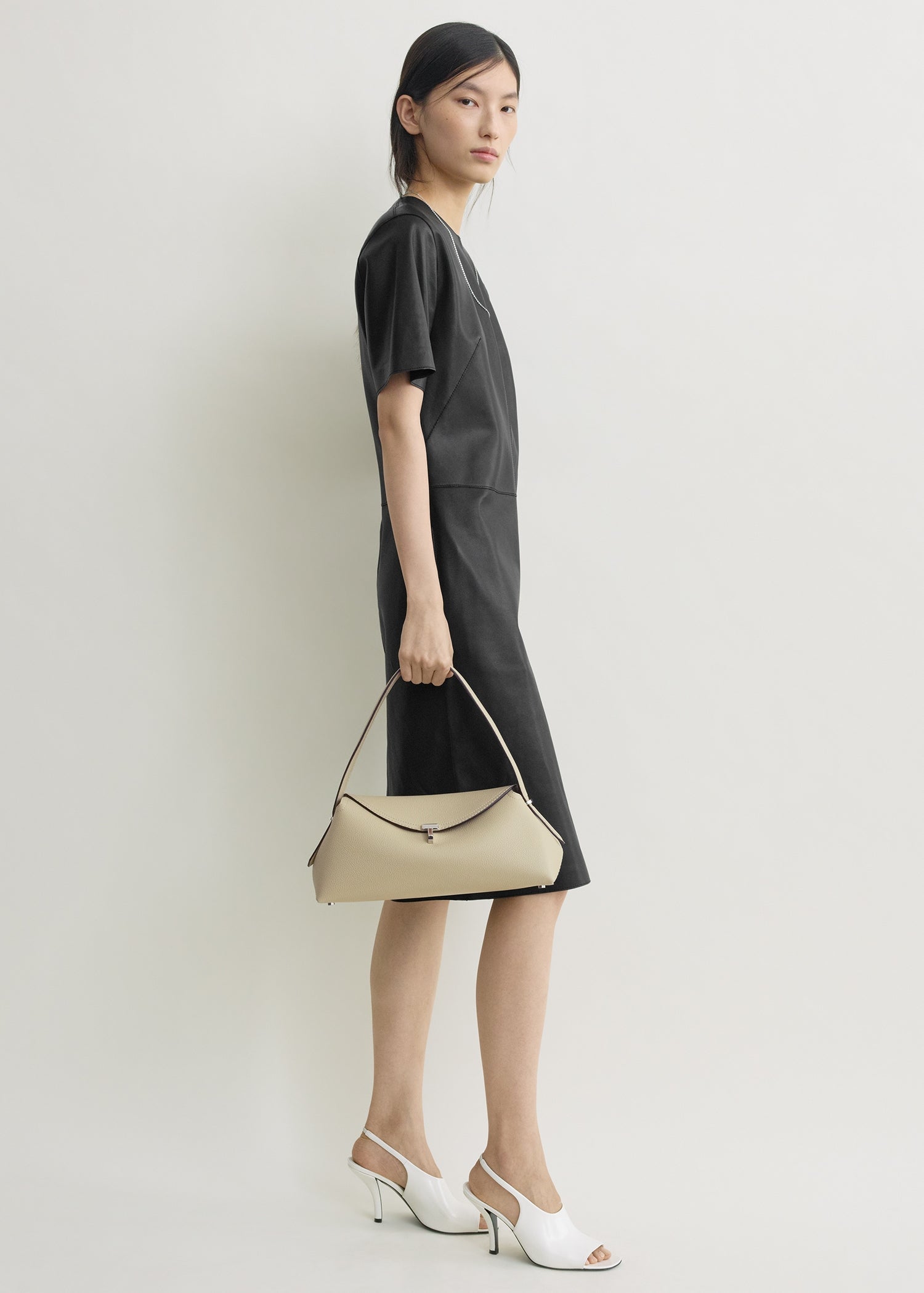 T-lock grained-leather shoulder cashew