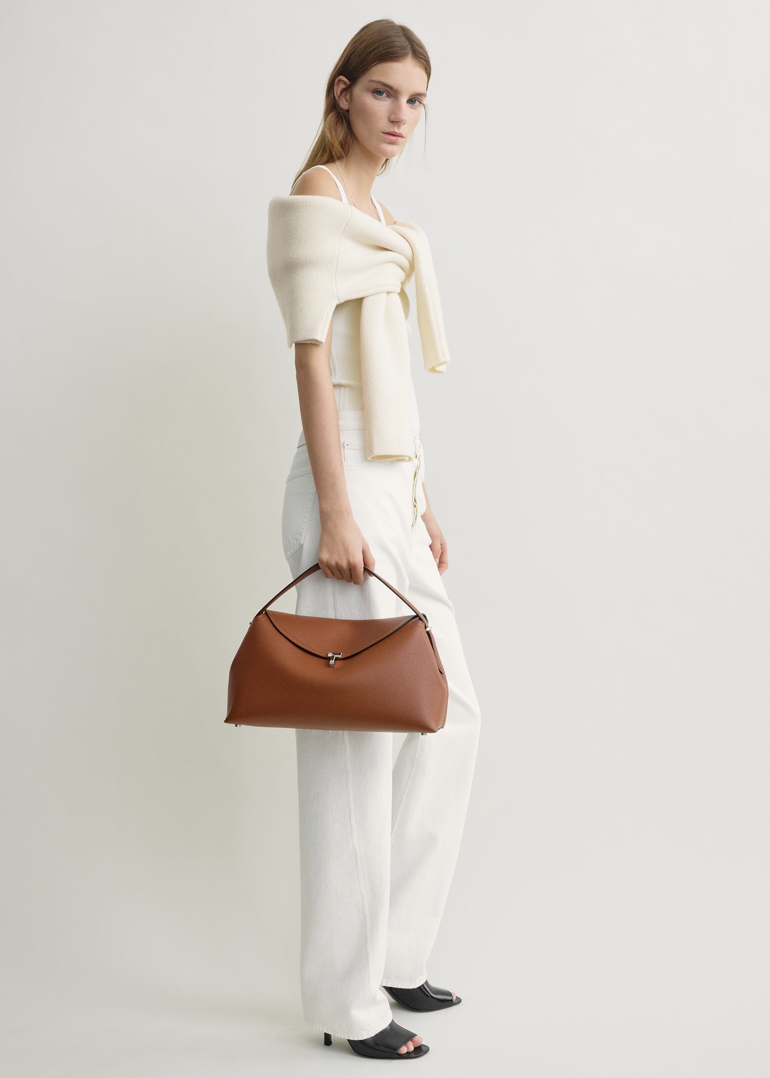T-lock grained-leather top handle sienna – TOTEME