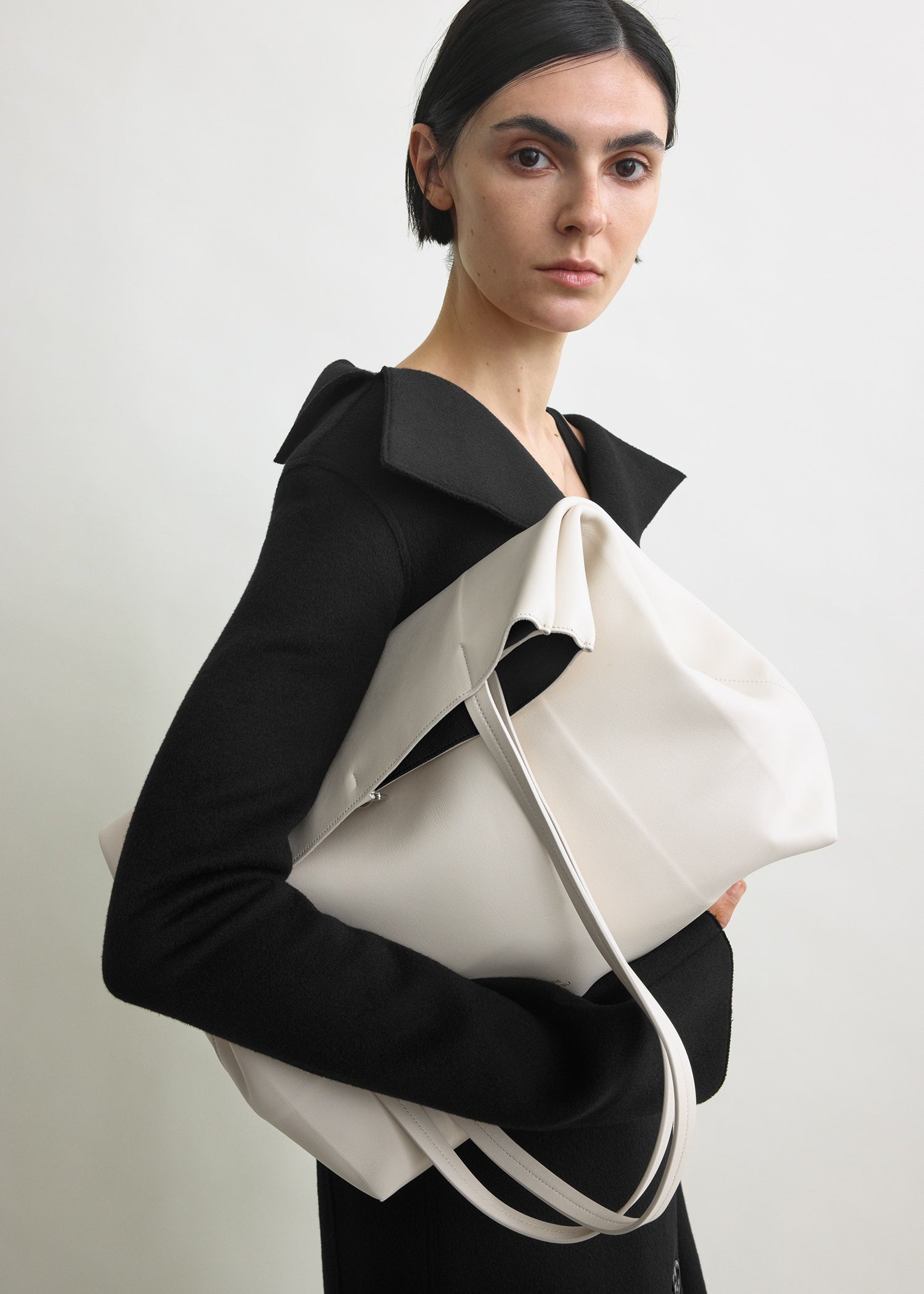 Roam leather tote stone - Preorder