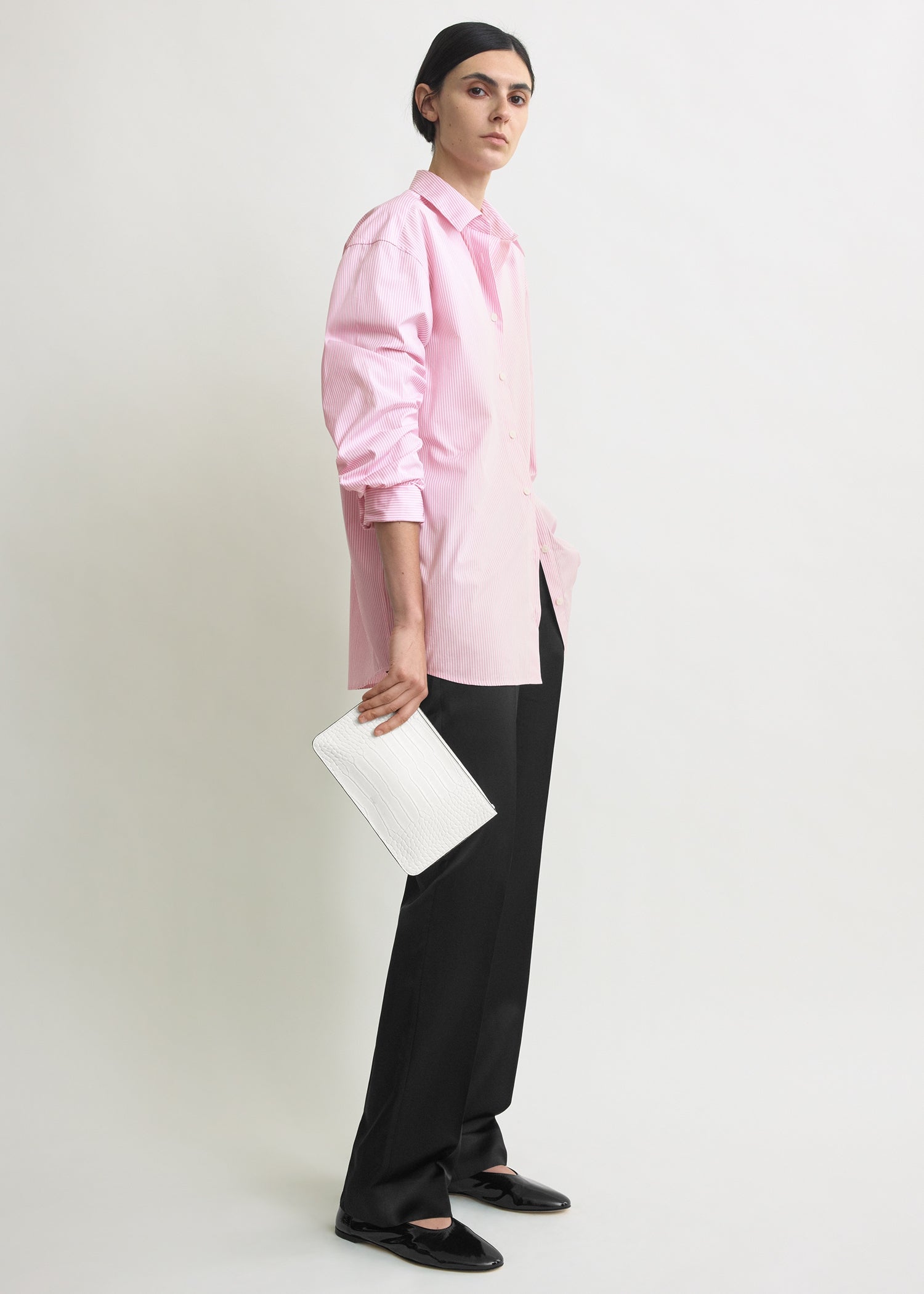 Threefold croco-embossed clutch off-white