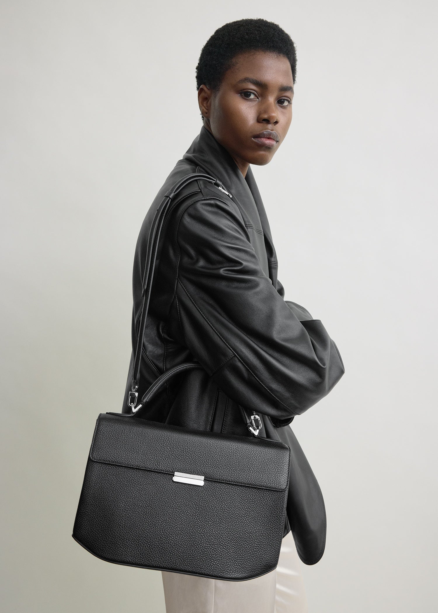 Clip grained-leather top handle black