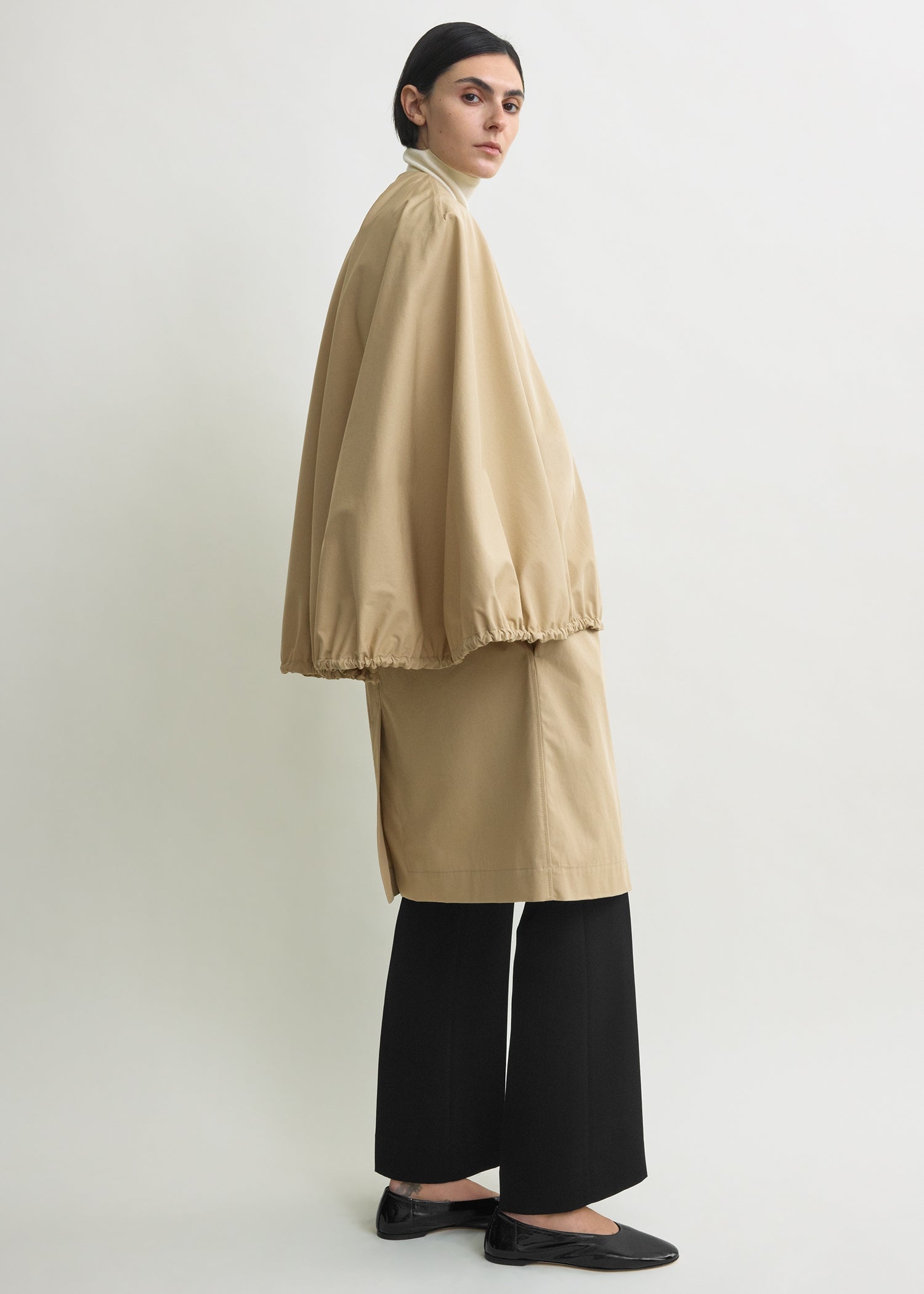 Detachable cape coat beige