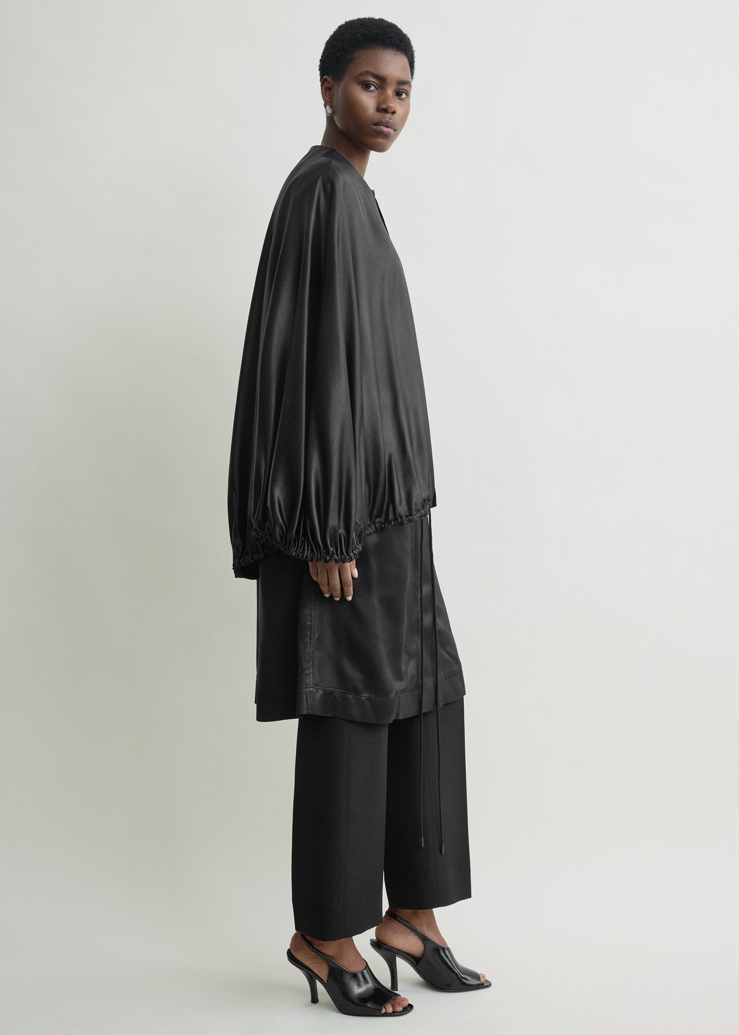 Detachable cape evening coat black