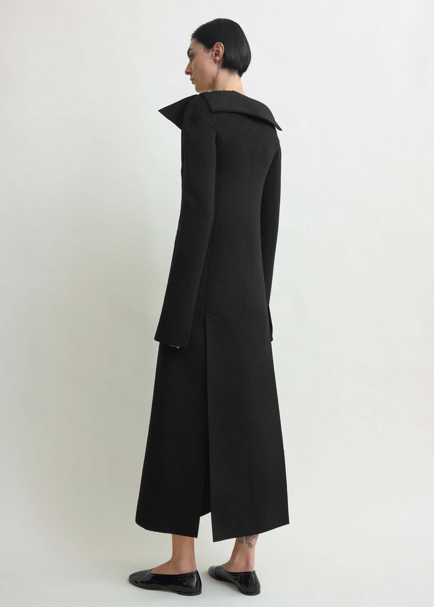 Open collar wool coat black