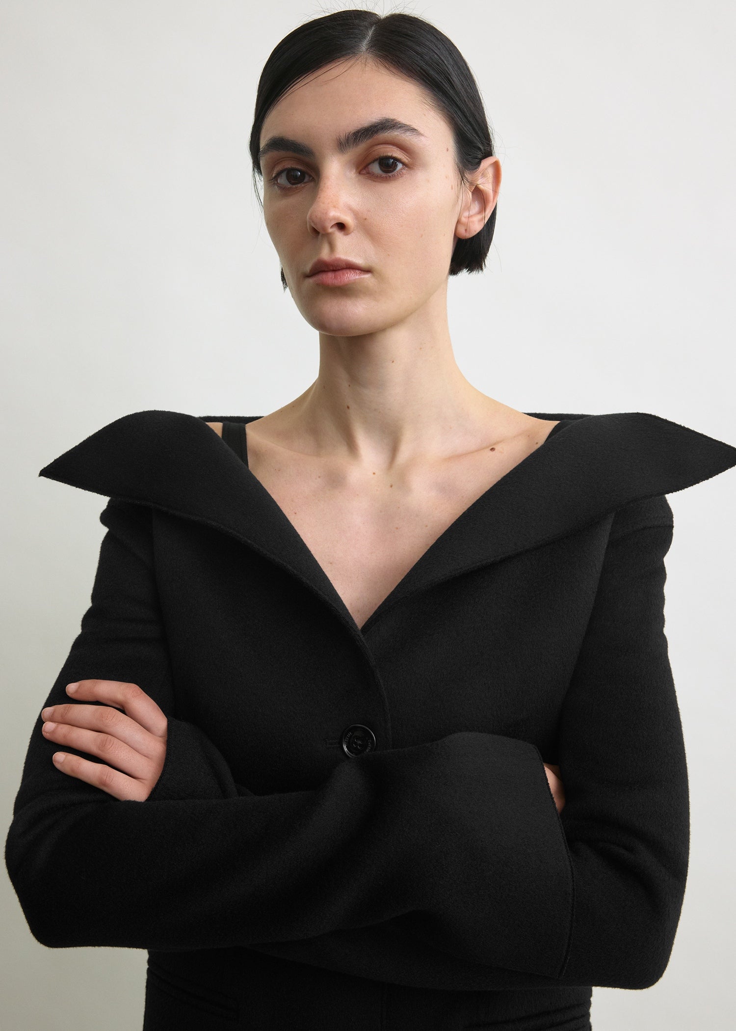 Open collar wool coat black
