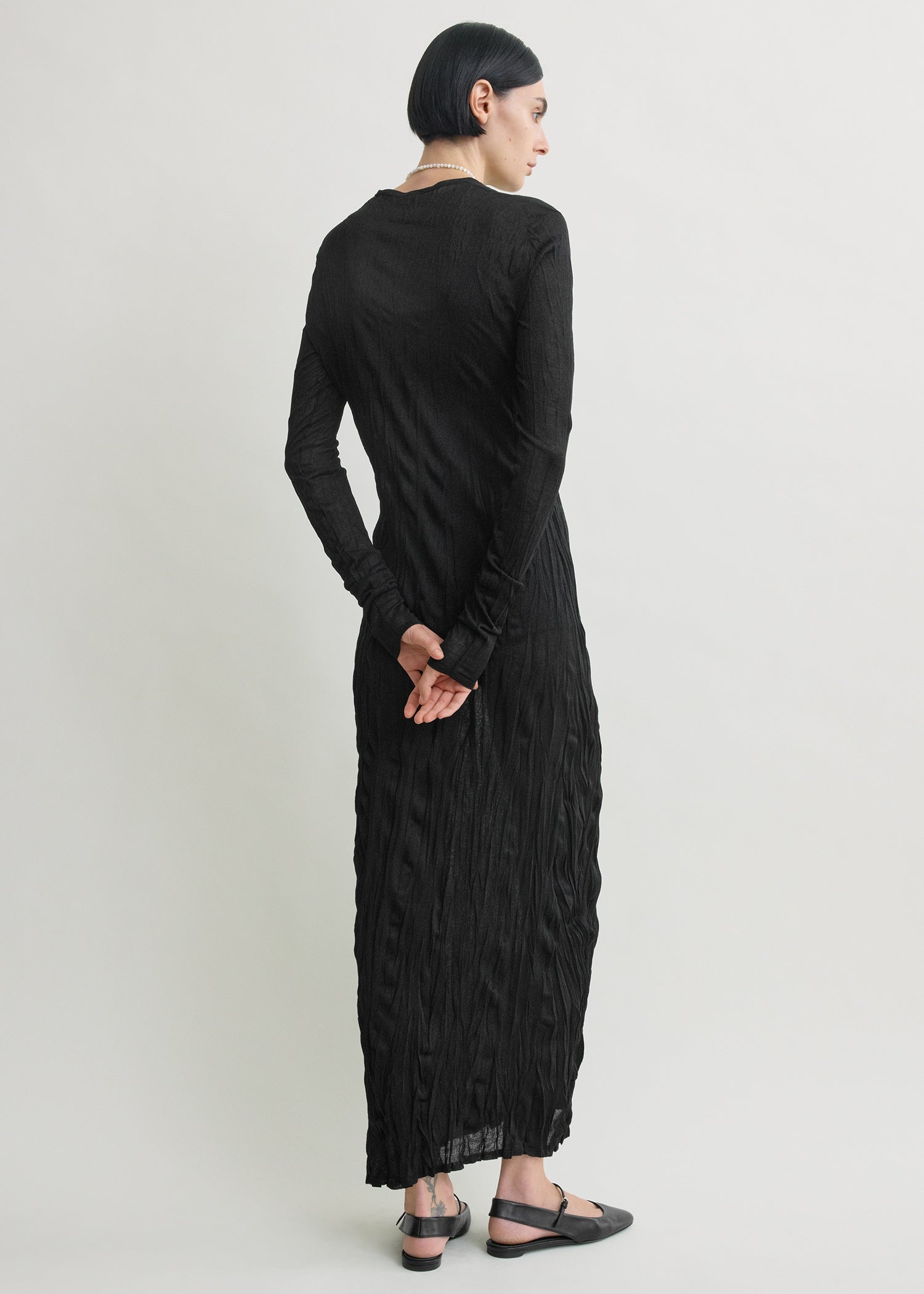 Crinkled knit long-sleeve dress black
