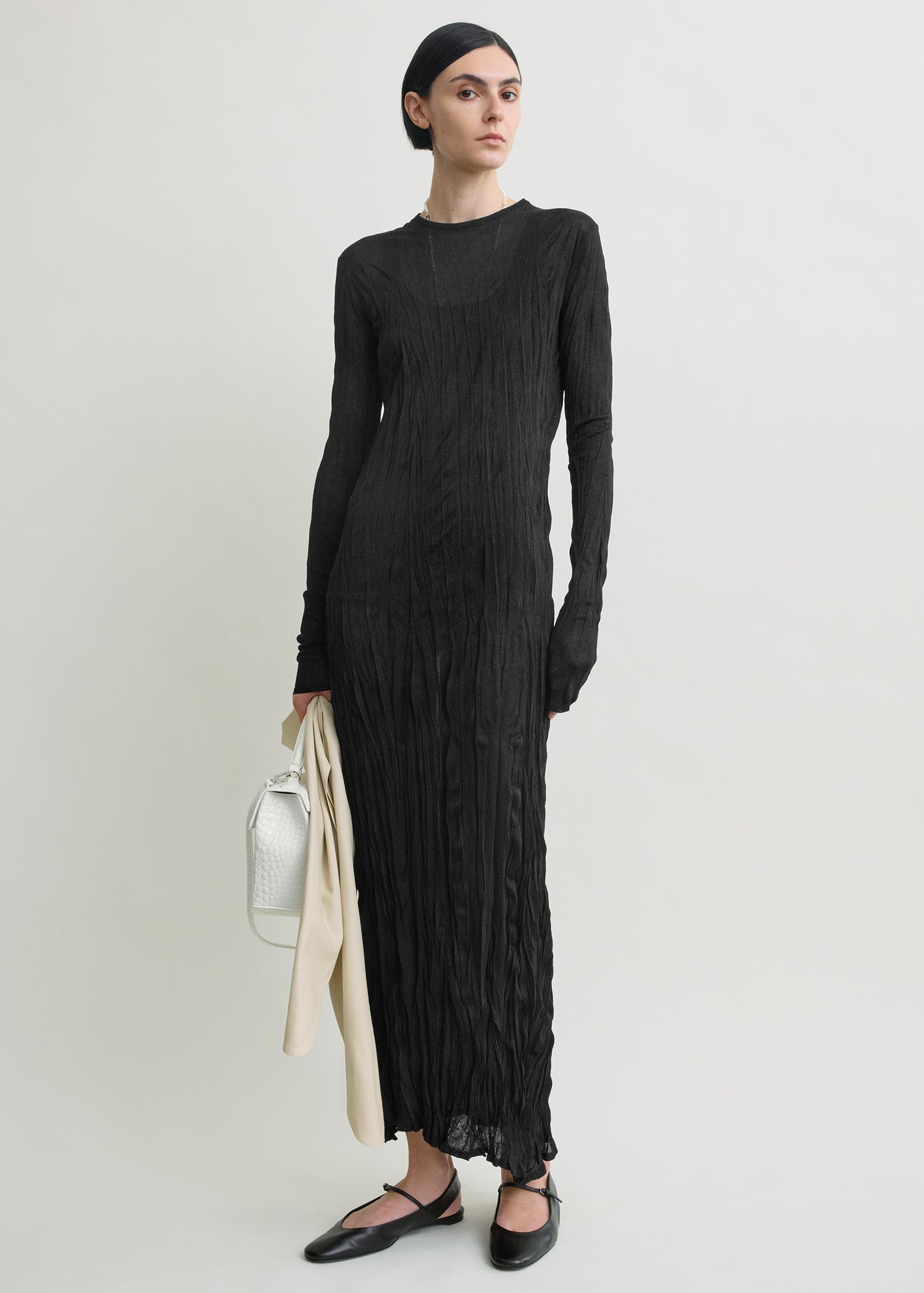 Crinkled knit long-sleeve dress black – TOTEME