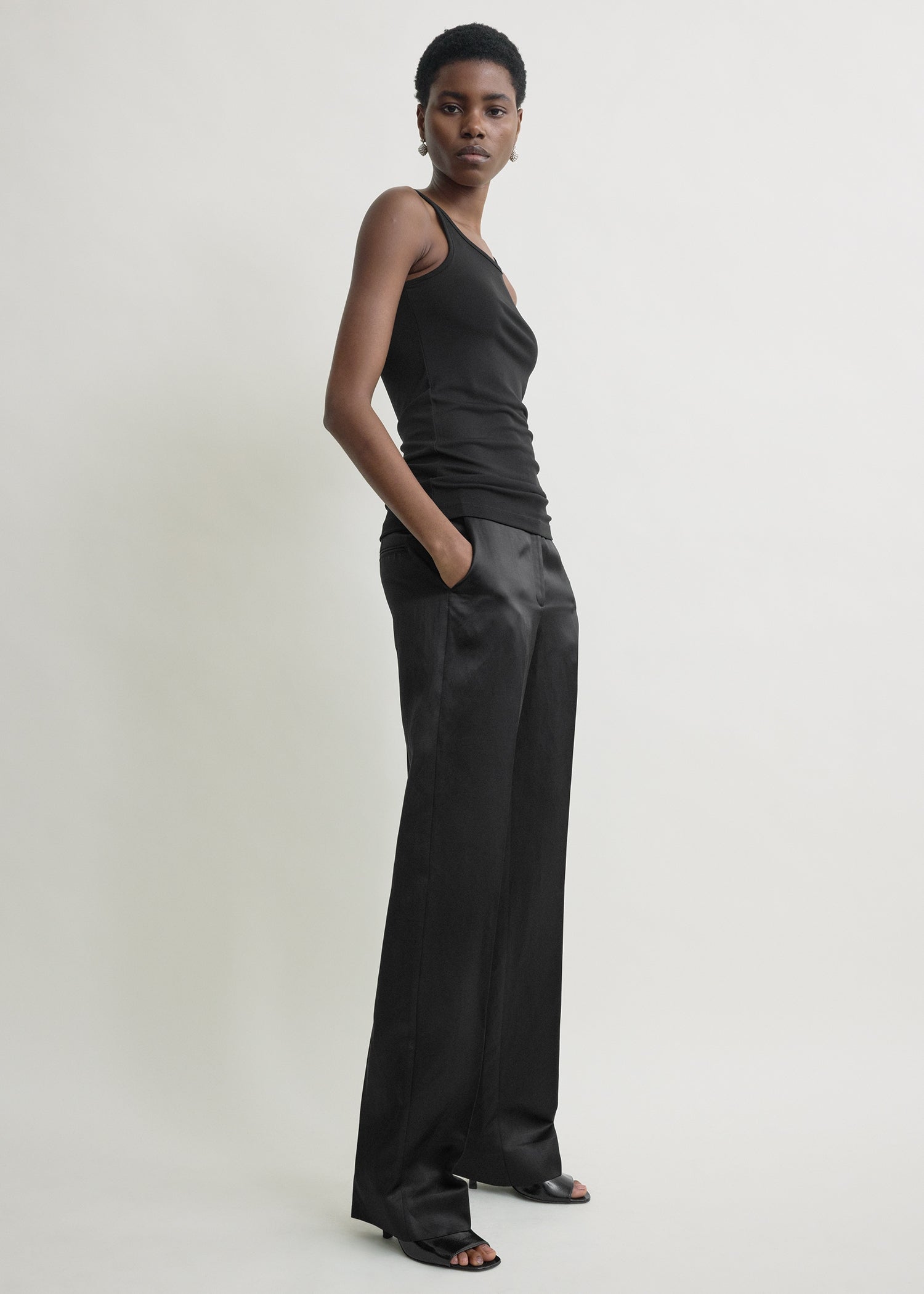 Fluid slip top black – TOTEME