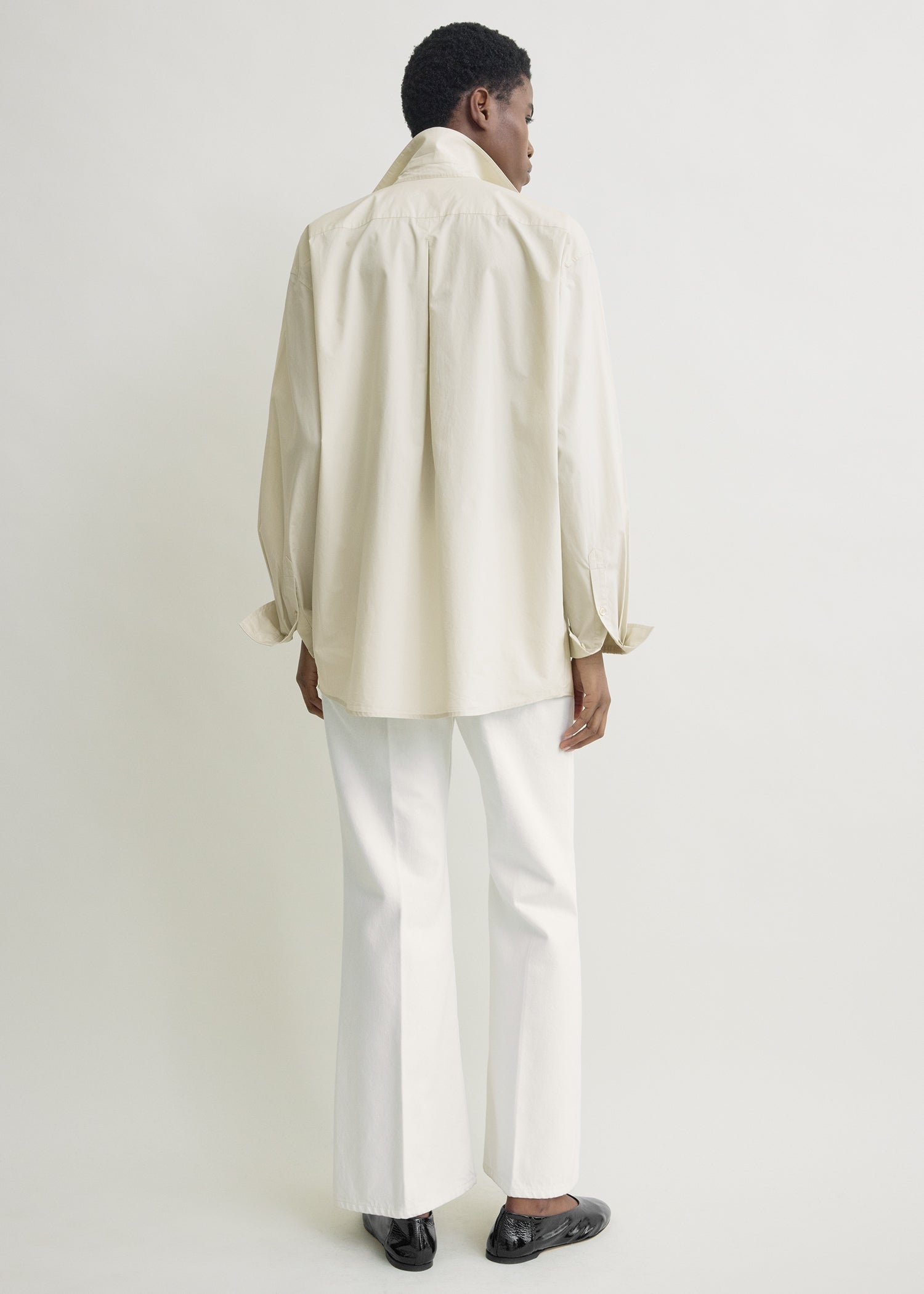 Classic tumbled shirt pebble – TOTEME