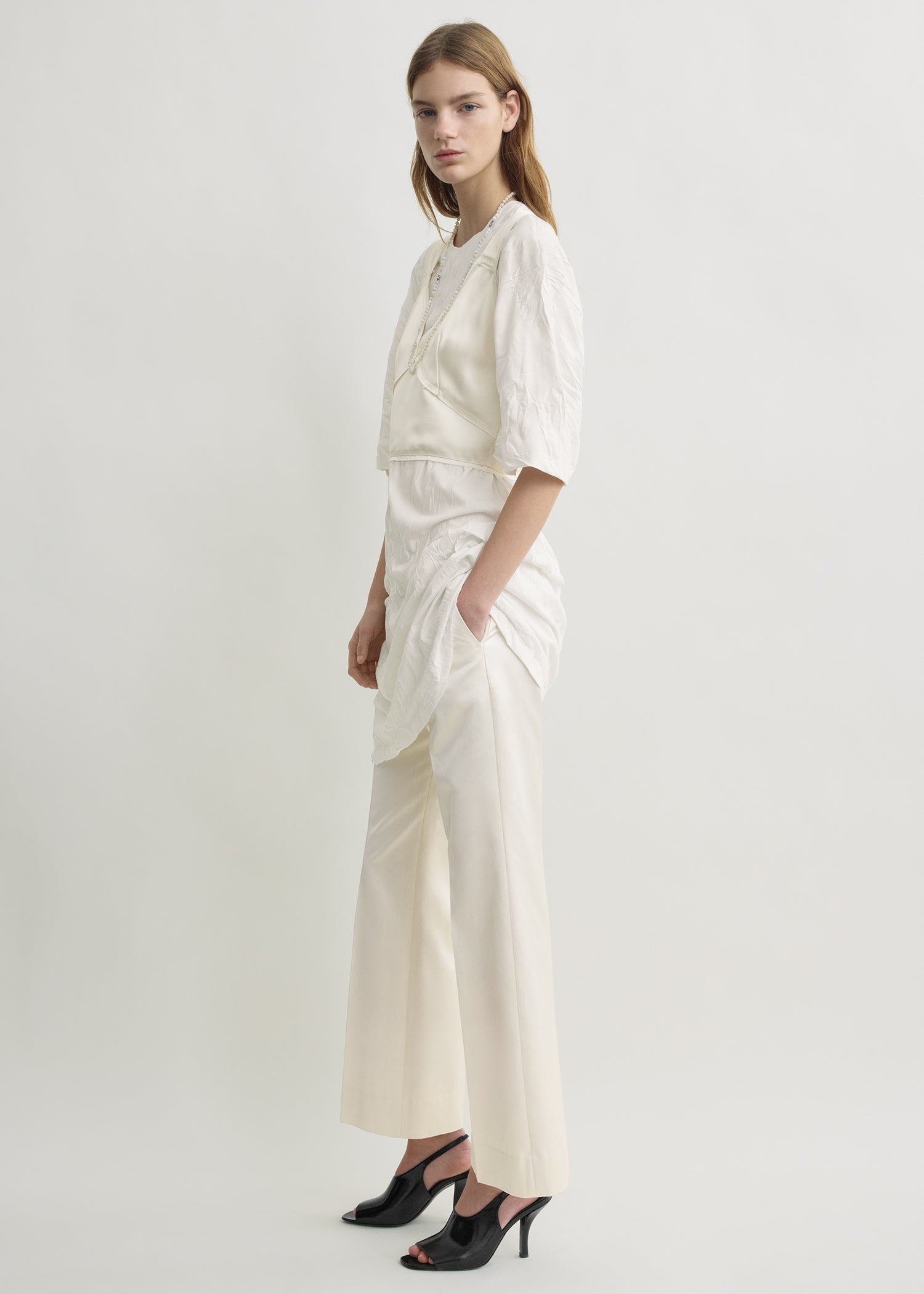 Cropped satin camisole off-white – TOTEME