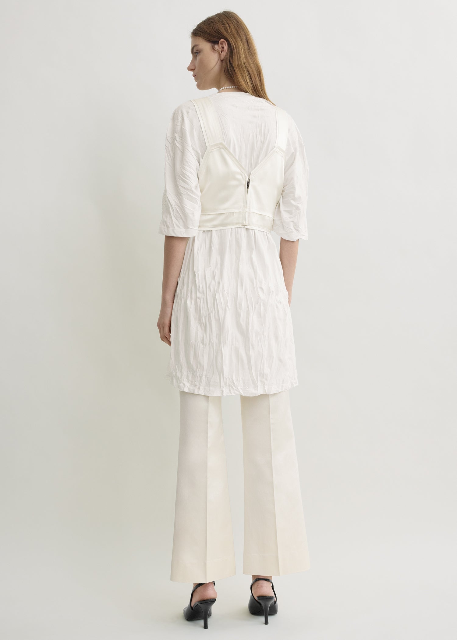 Cropped satin camisole off-white – TOTEME