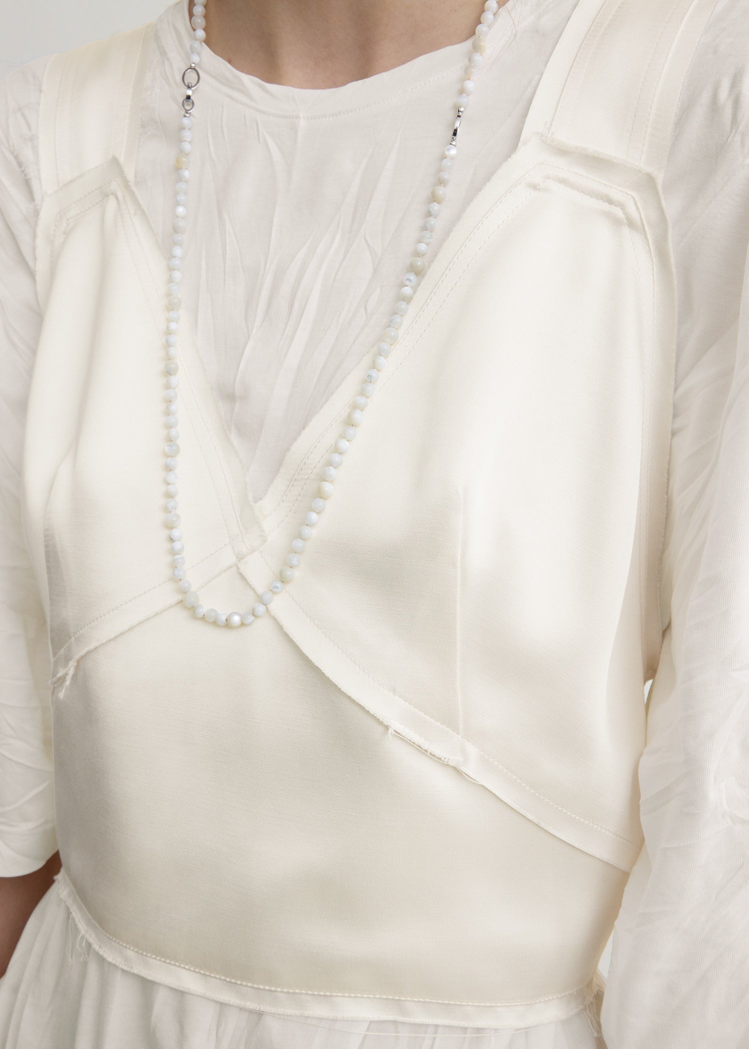 Cropped satin camisole off-white – TOTEME
