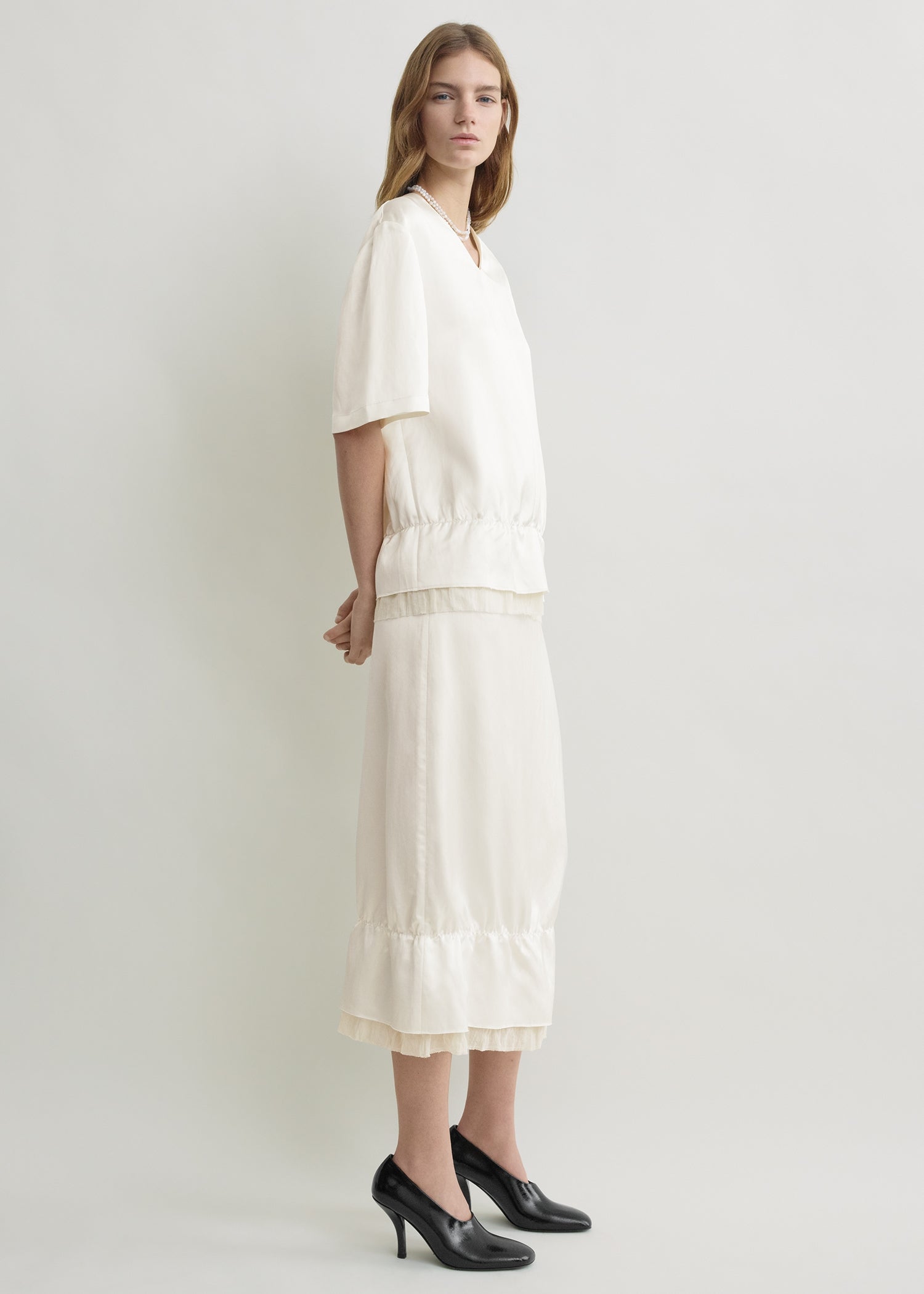 V-neck satin pullover white