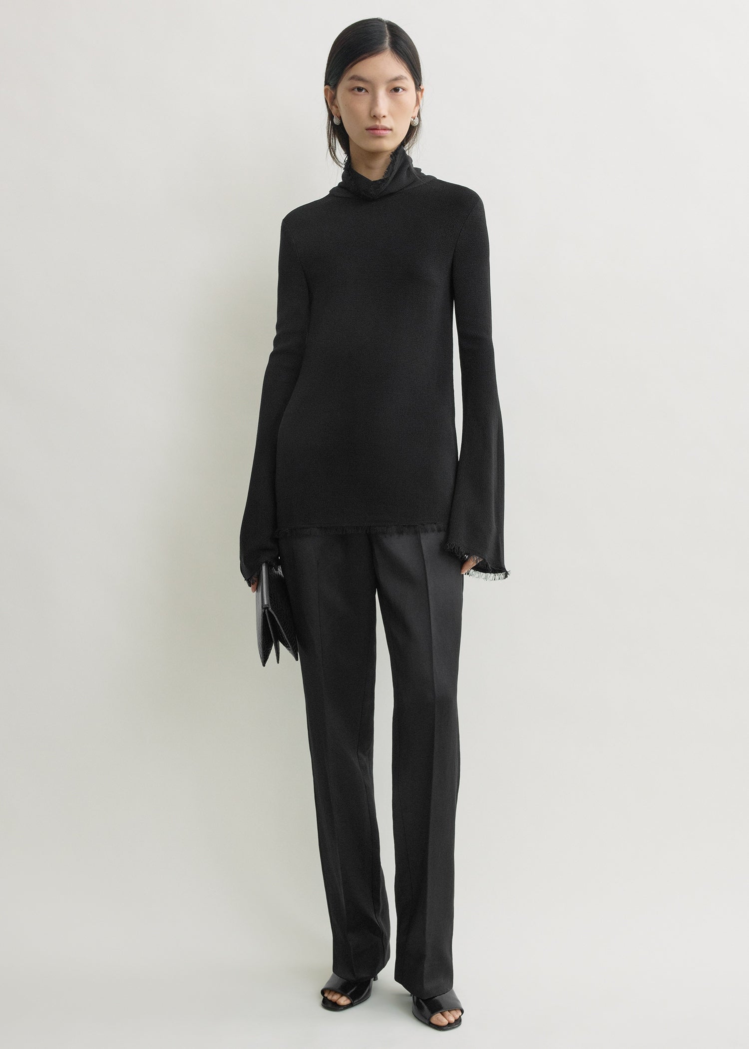 Frayed-edge slim top black