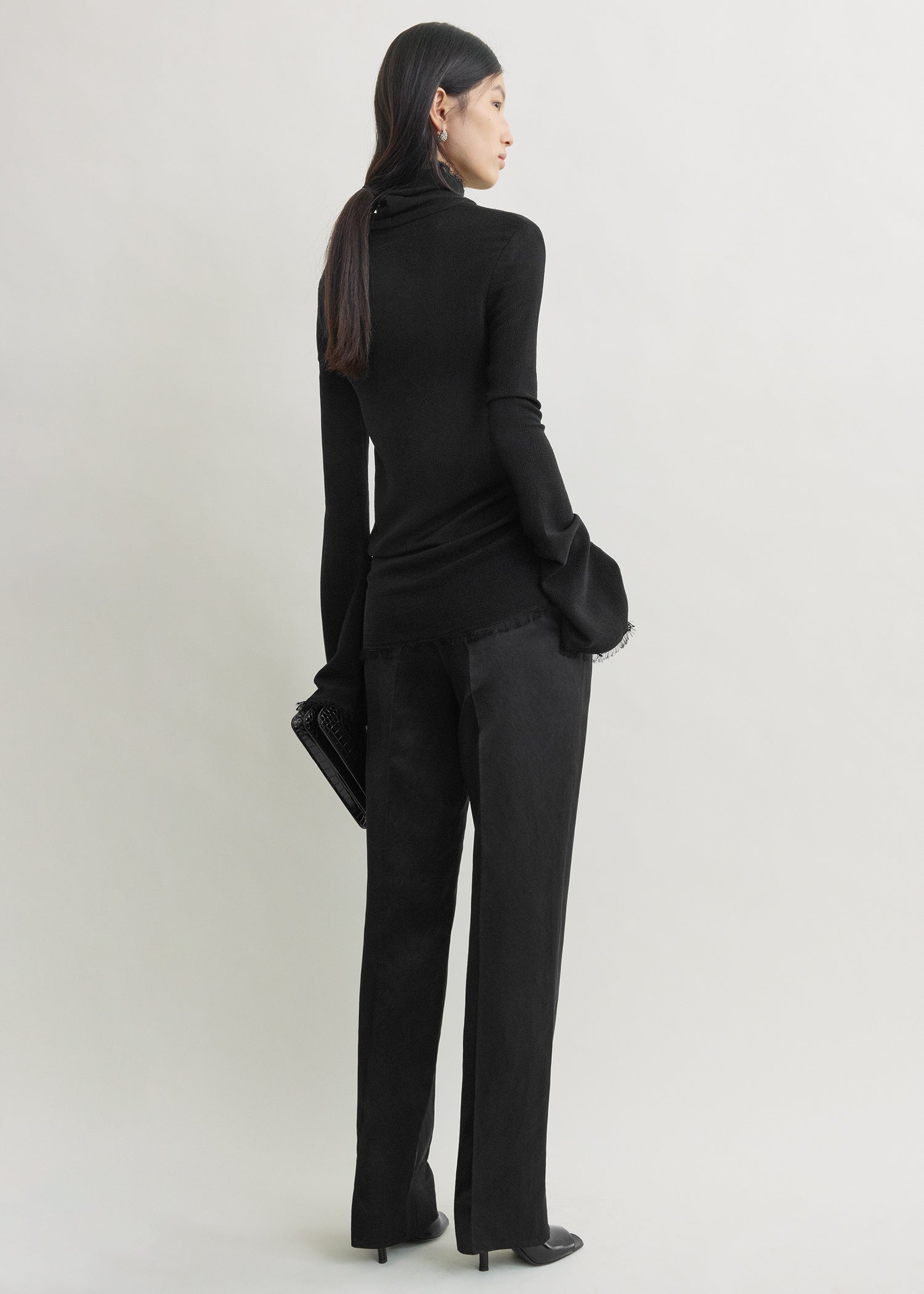 Frayed-edge slim top black