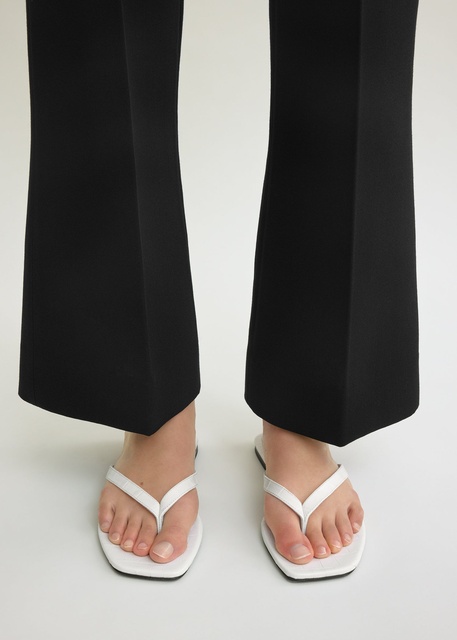 Croco-embossed flip flops off-white