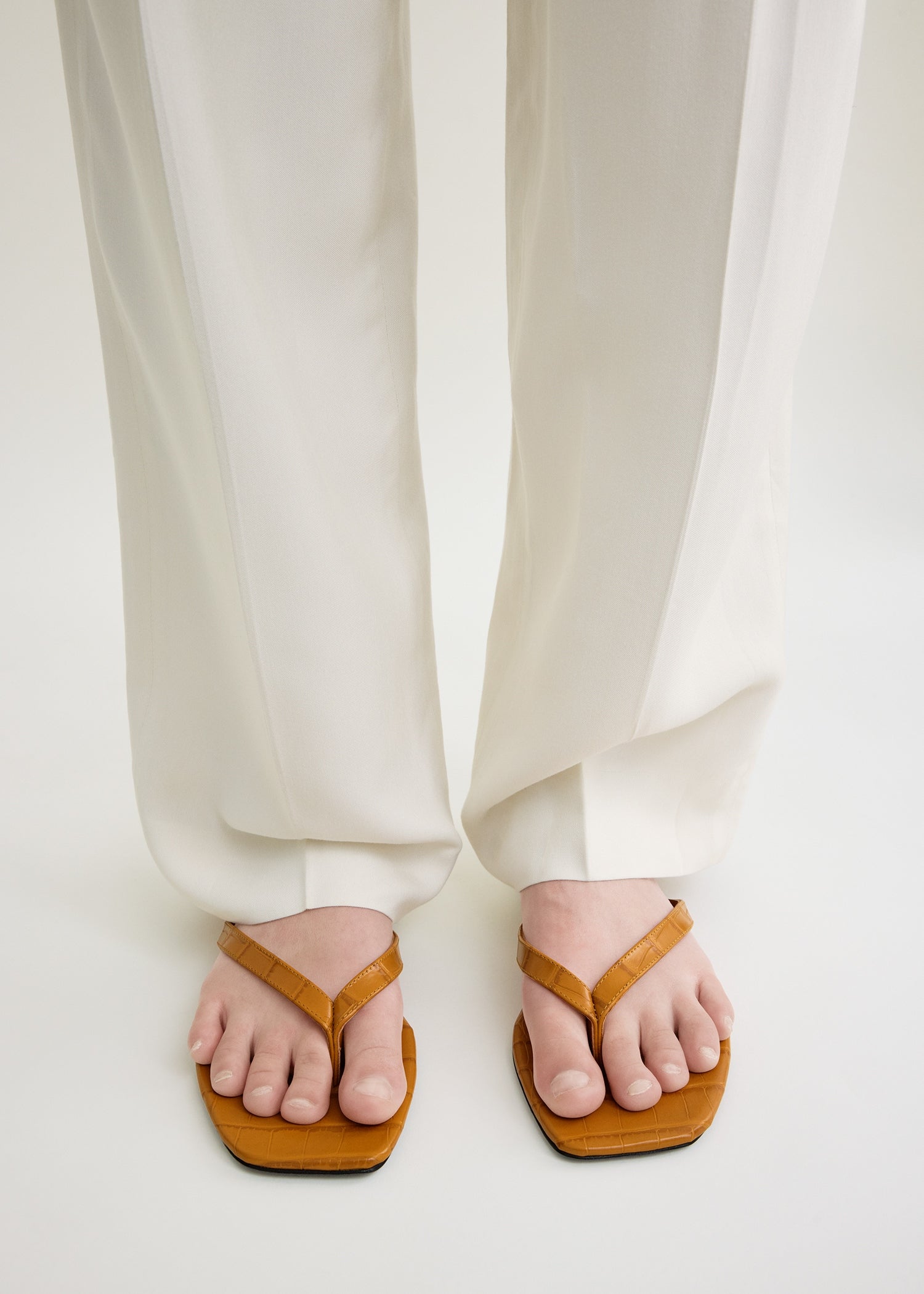 Croco-embossed flip flops tangerine – TOTEME