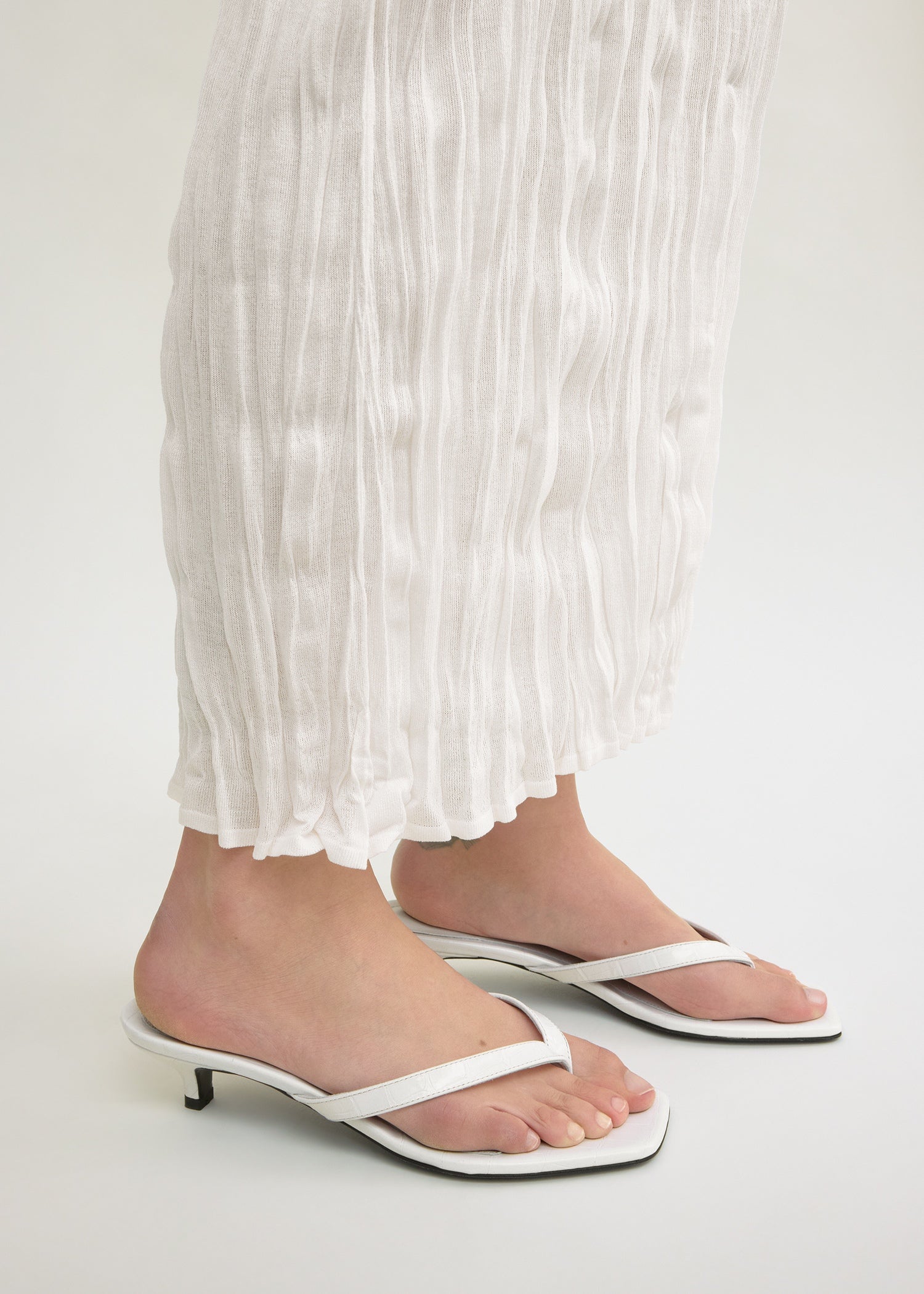 Croco-embossed heeled flip flops off-white