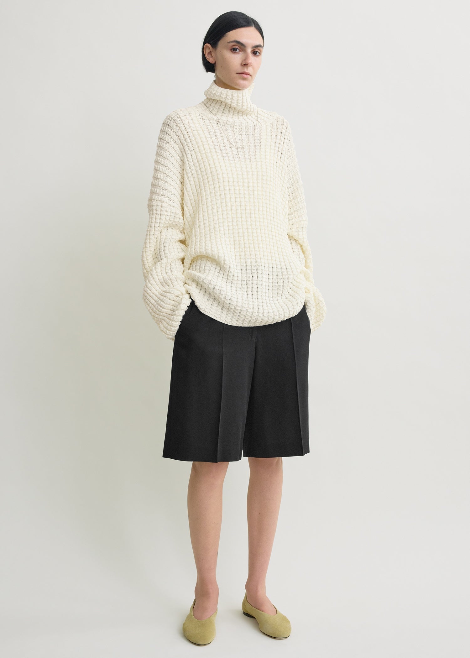 Wide fluid shorts black