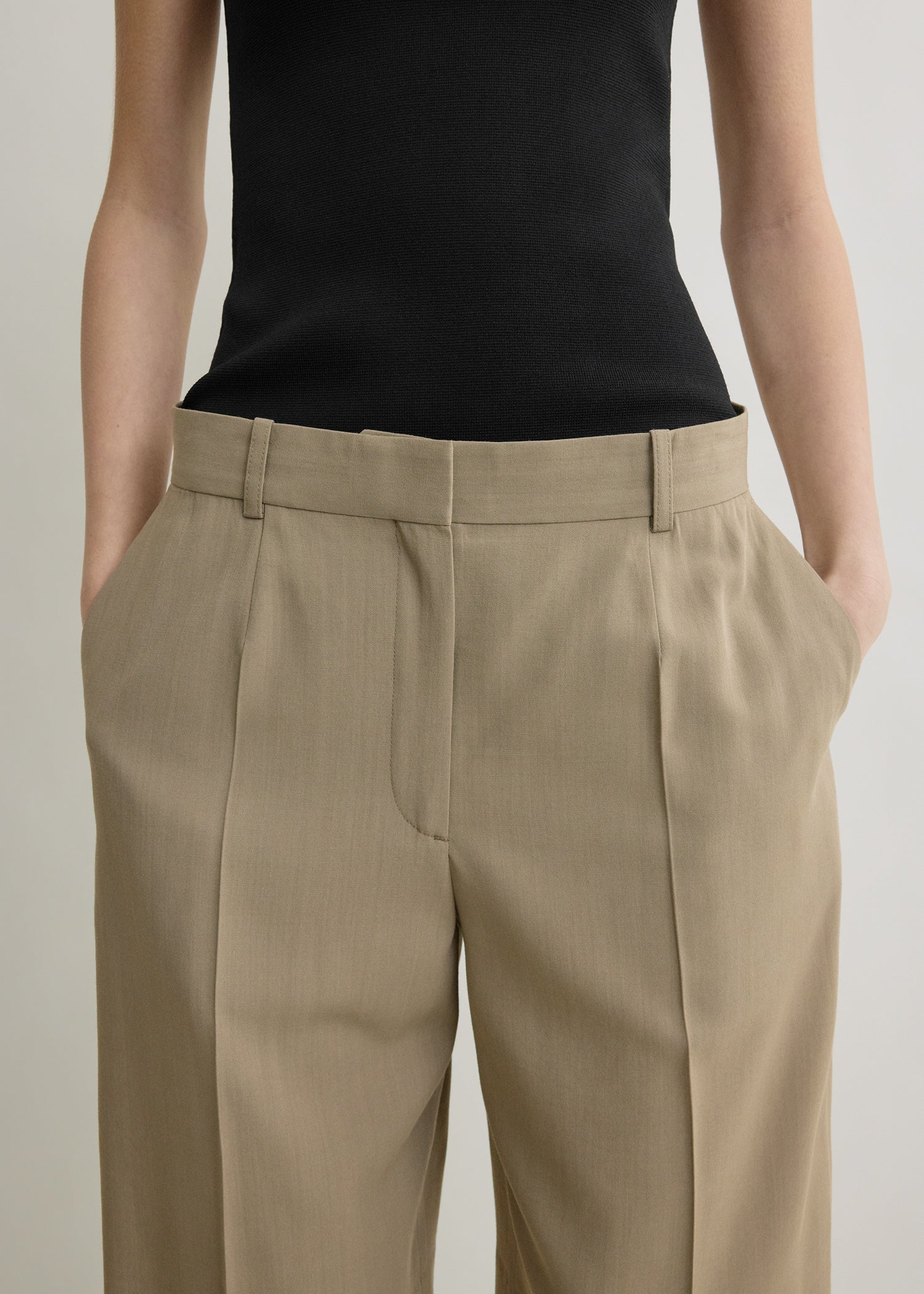 Wide fluid shorts taupe