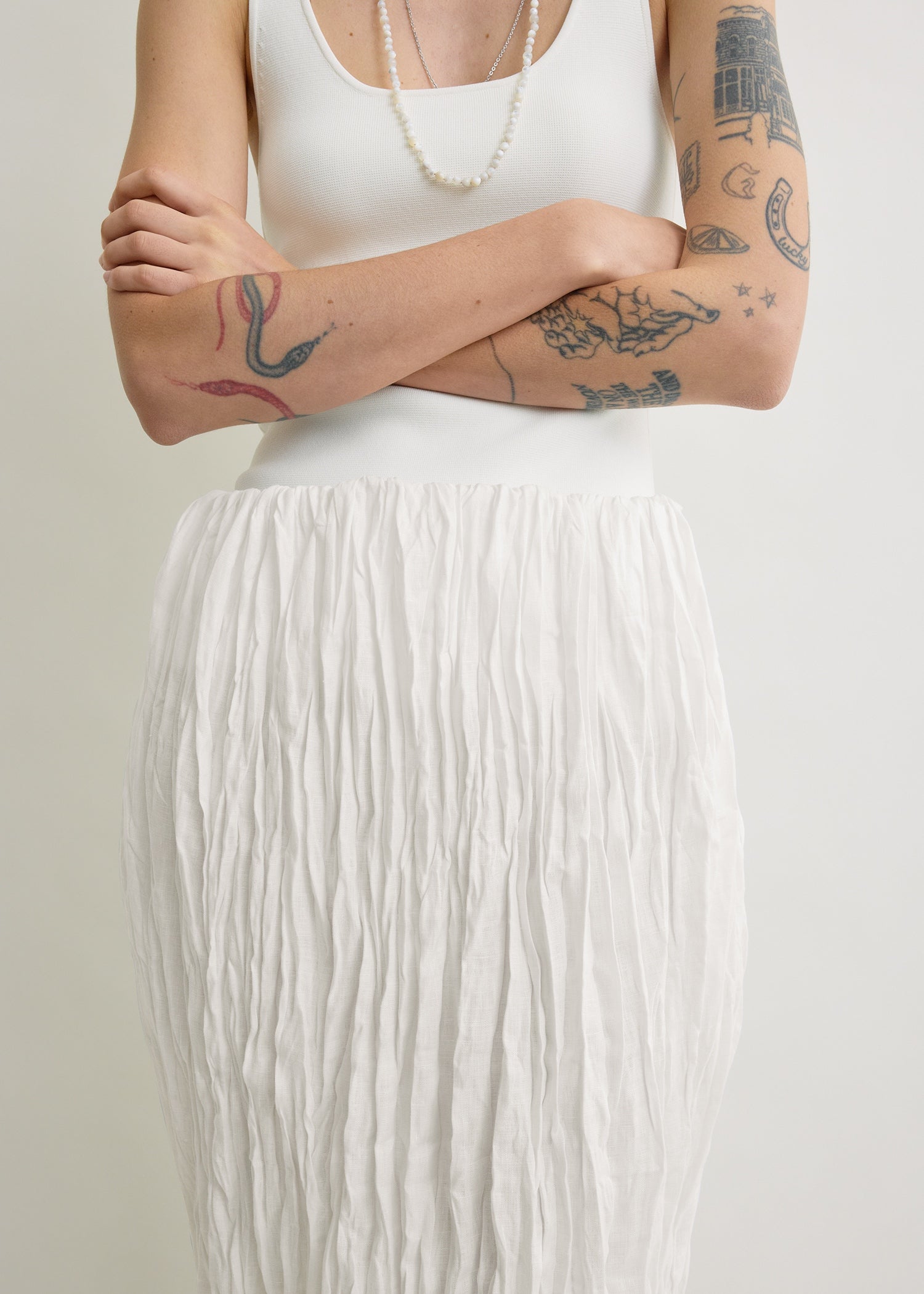 Crinkled linen skirt white