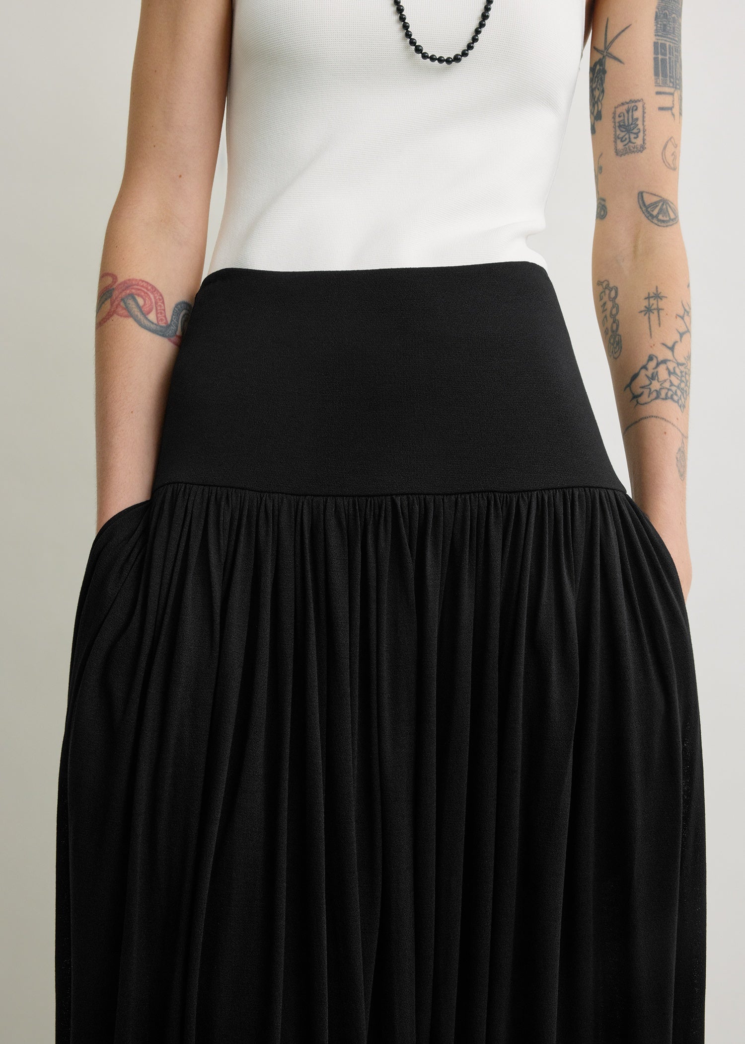 Soft gathered skirt black