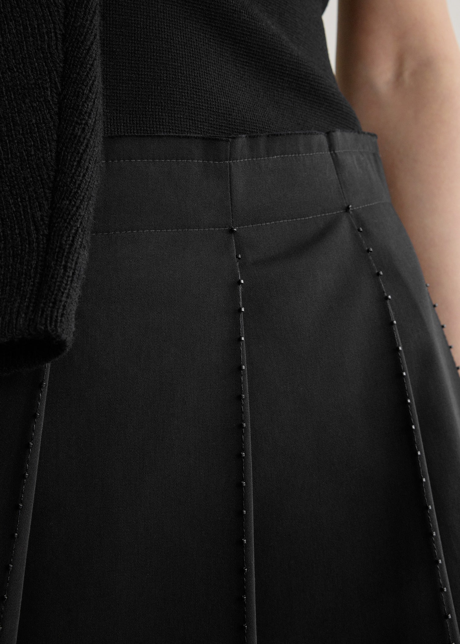 Beaded pleat skirt black