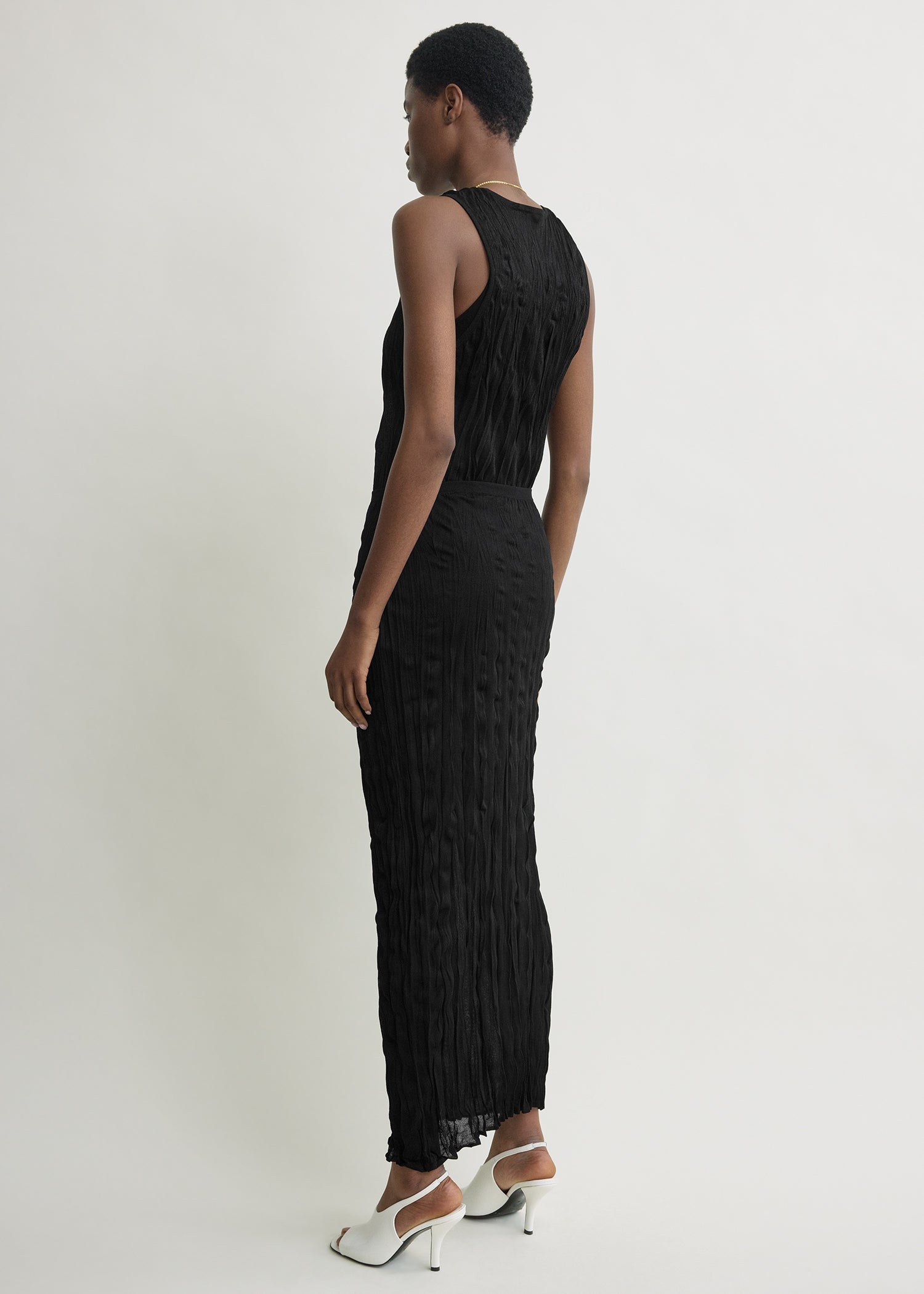 Crinkled knit skirt black