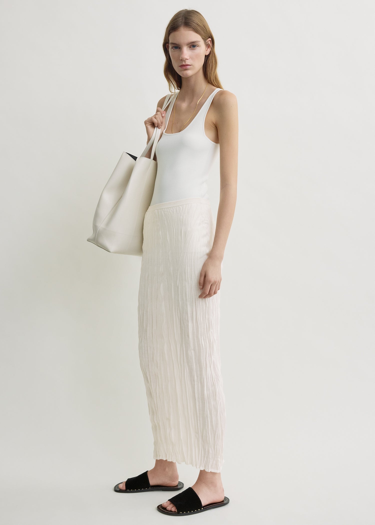 Crinkled knit skirt white