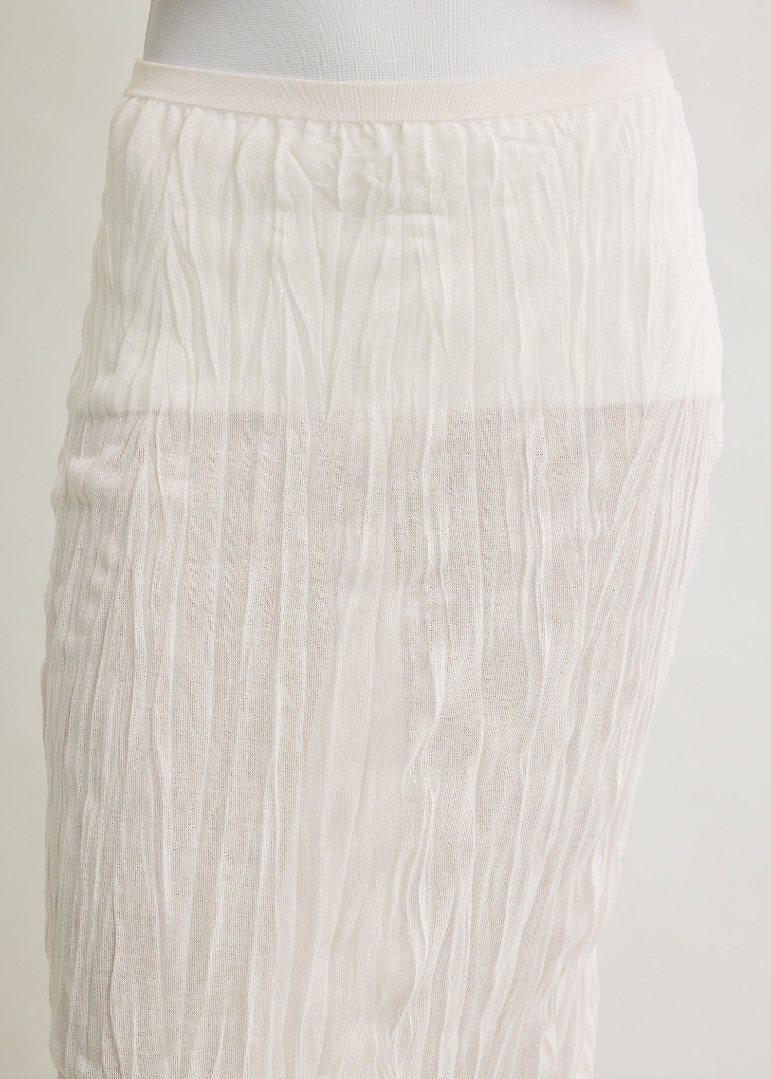 Crinkled knit skirt white