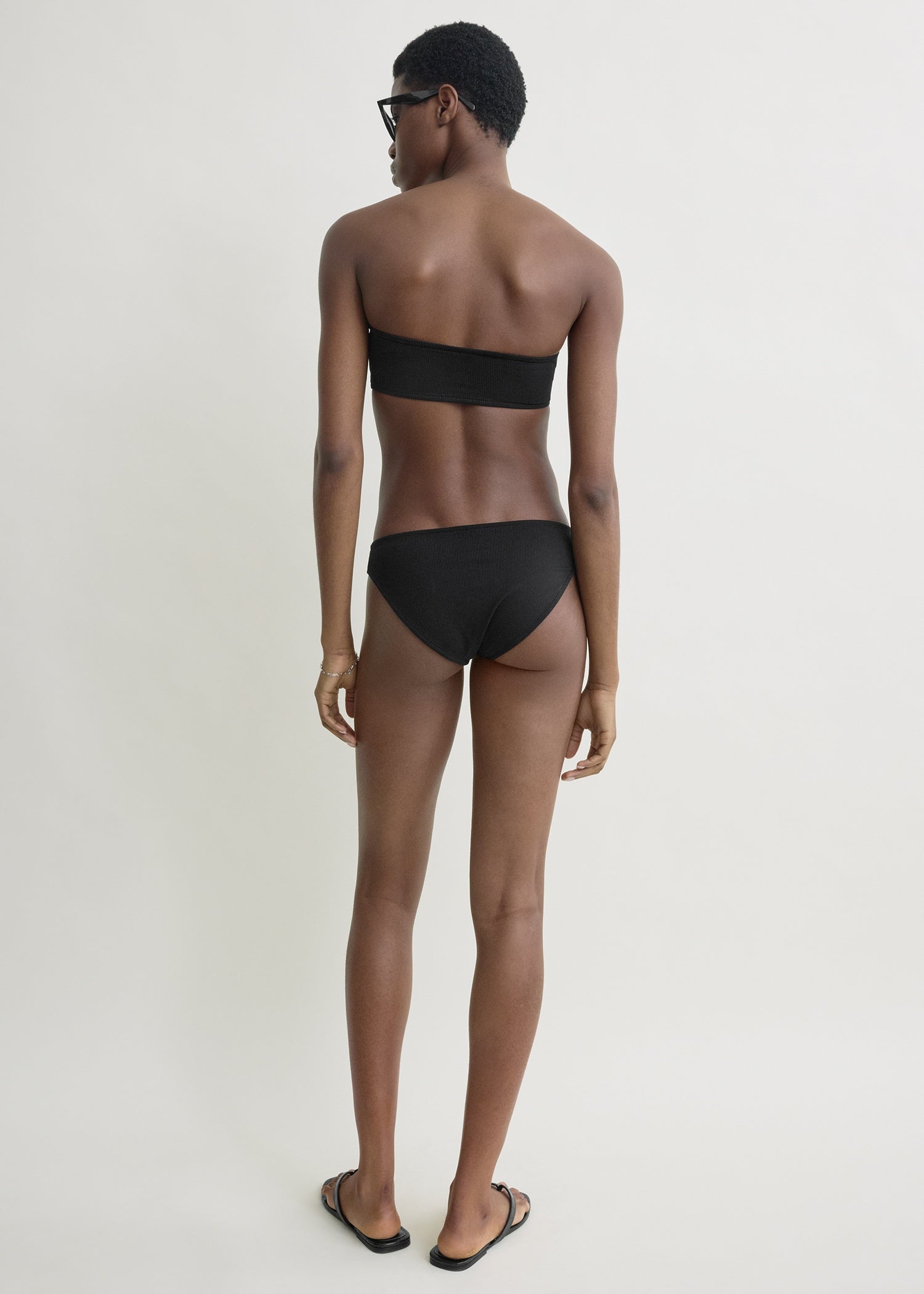 Ribbed strapless bikini top black