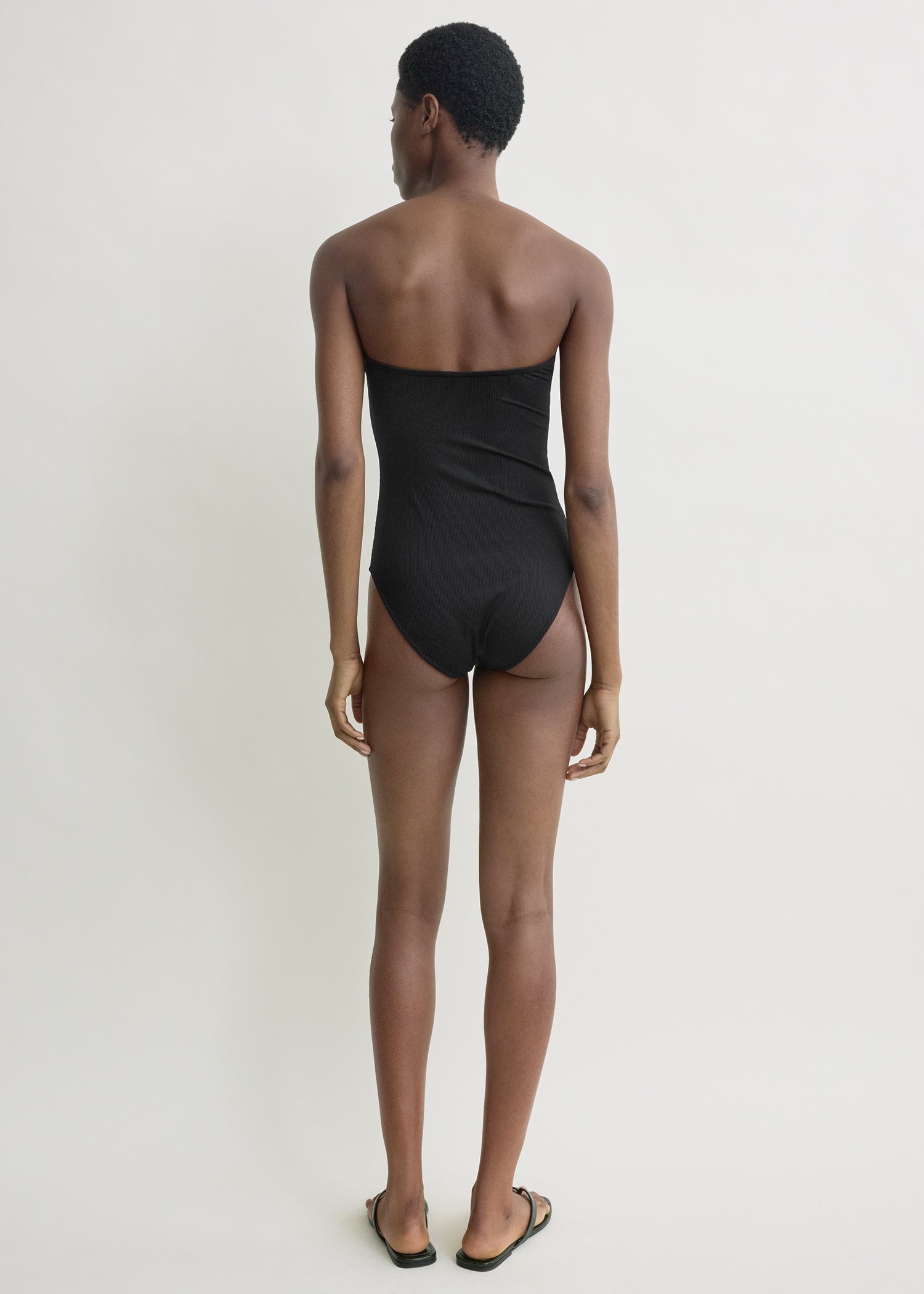 Ribbed strapless swimsuit black