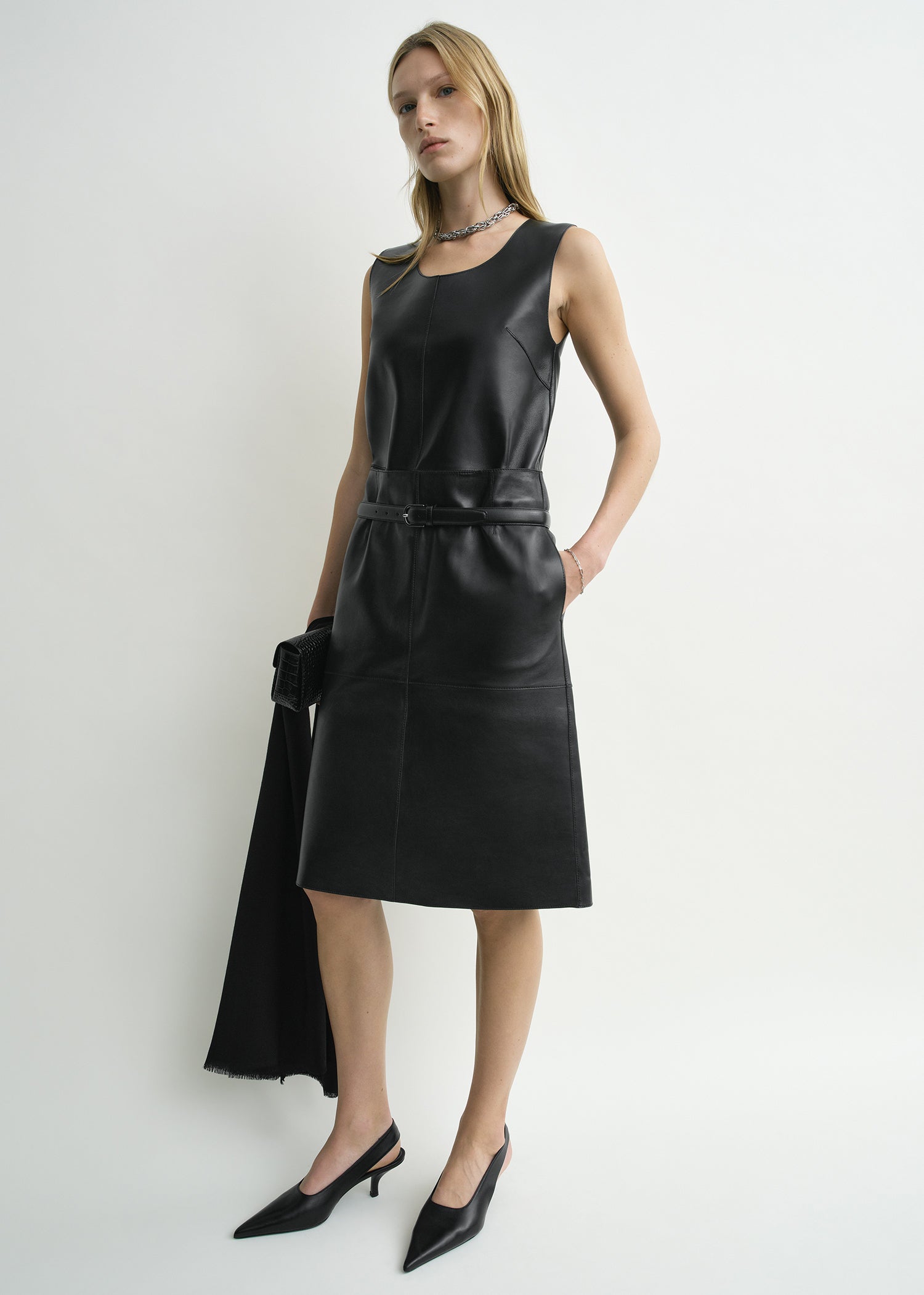 美品 ROKU LEATHER SKIRT Paneled leather skirt black – TOTEME