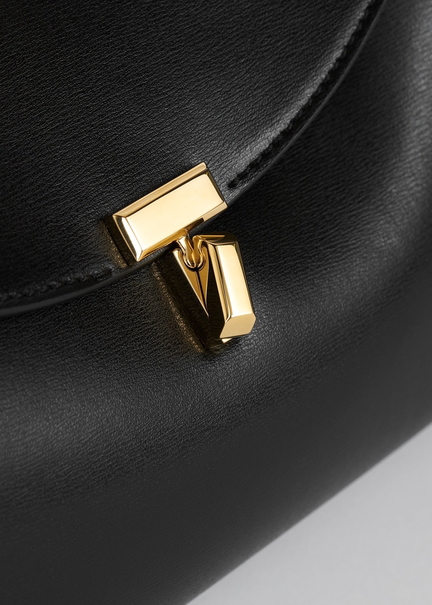 T-lock leather shoulder black