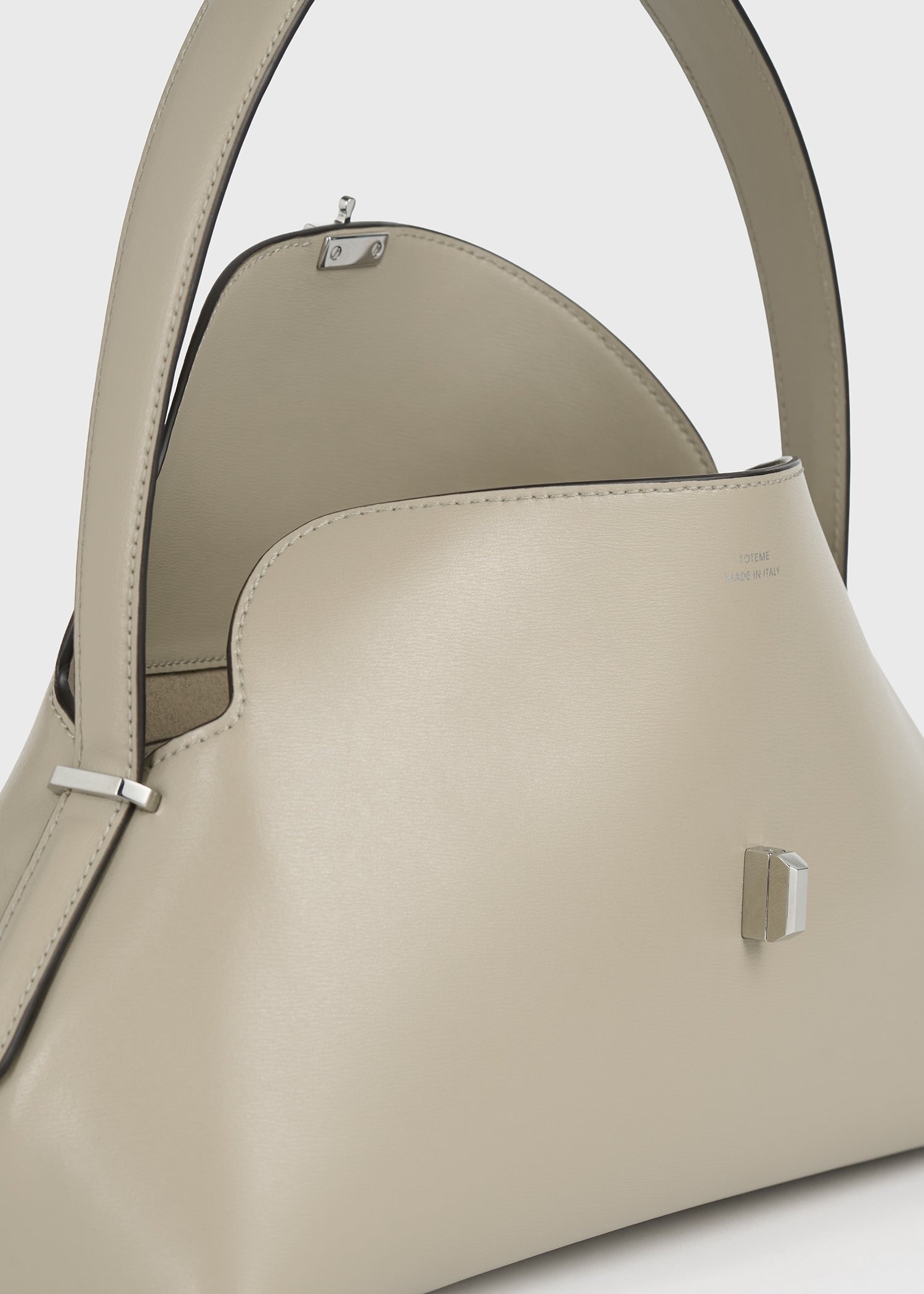 T-lock leather shoulder fawn