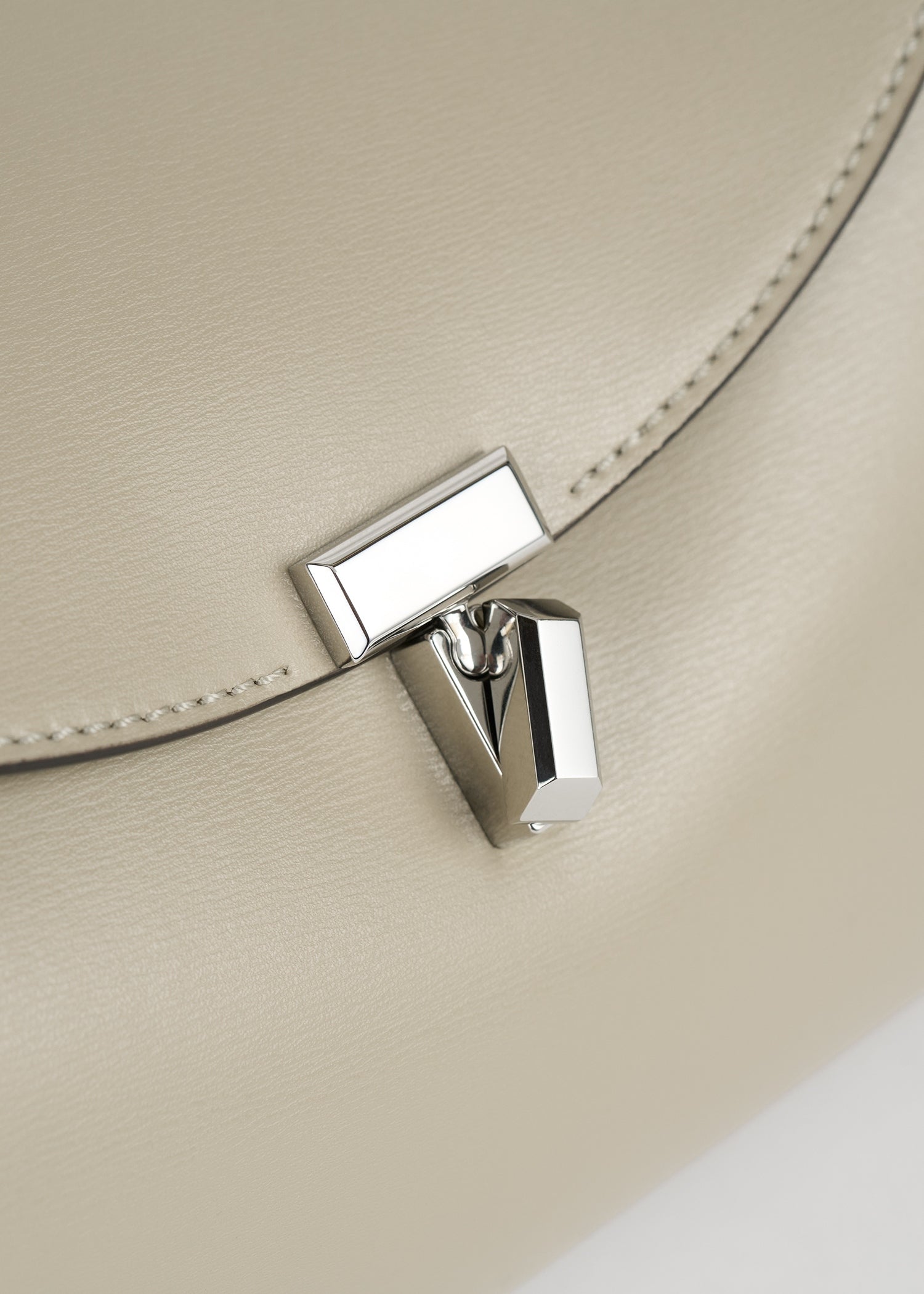 T-lock leather shoulder fawn
