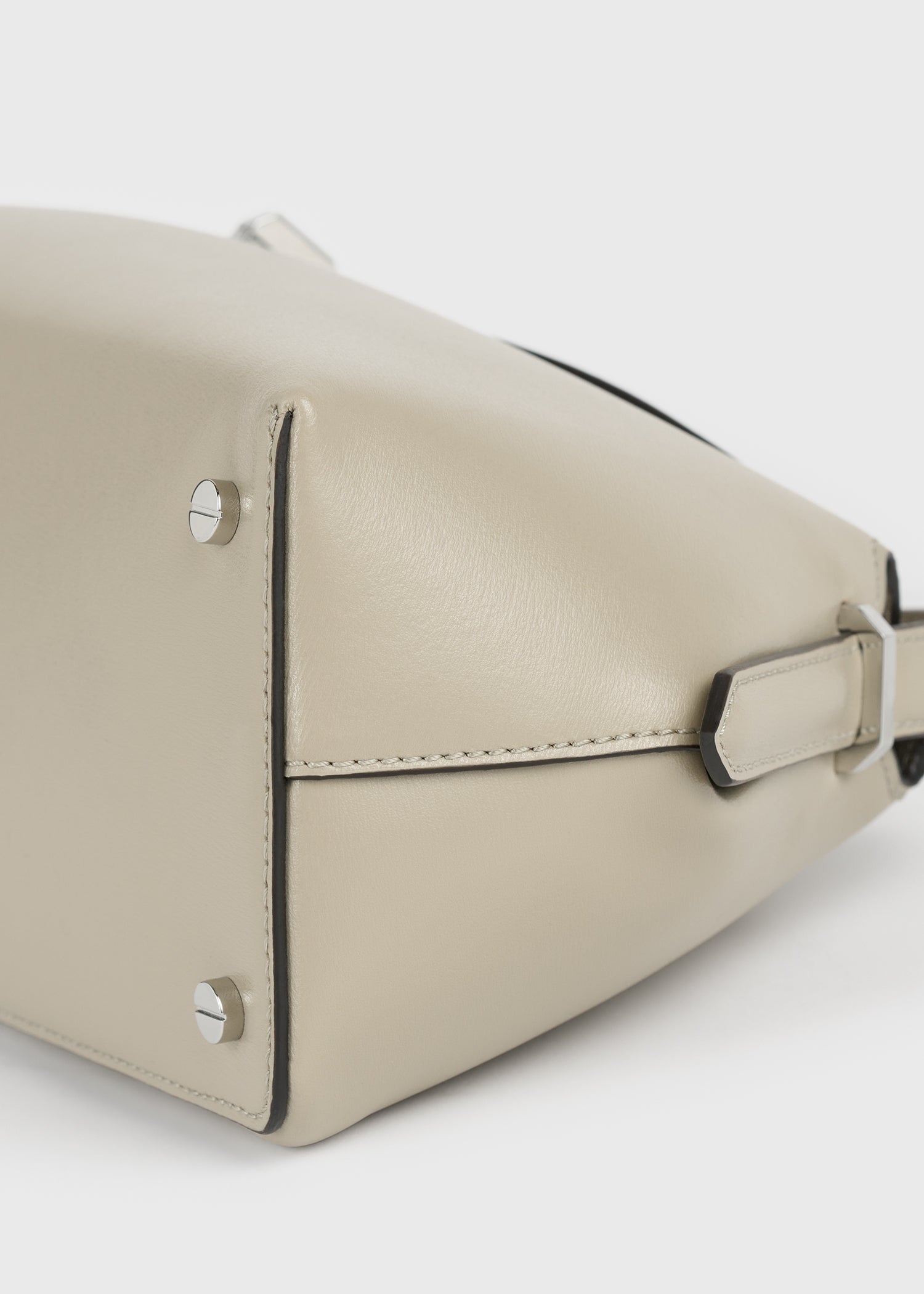 T-lock leather shoulder fawn
