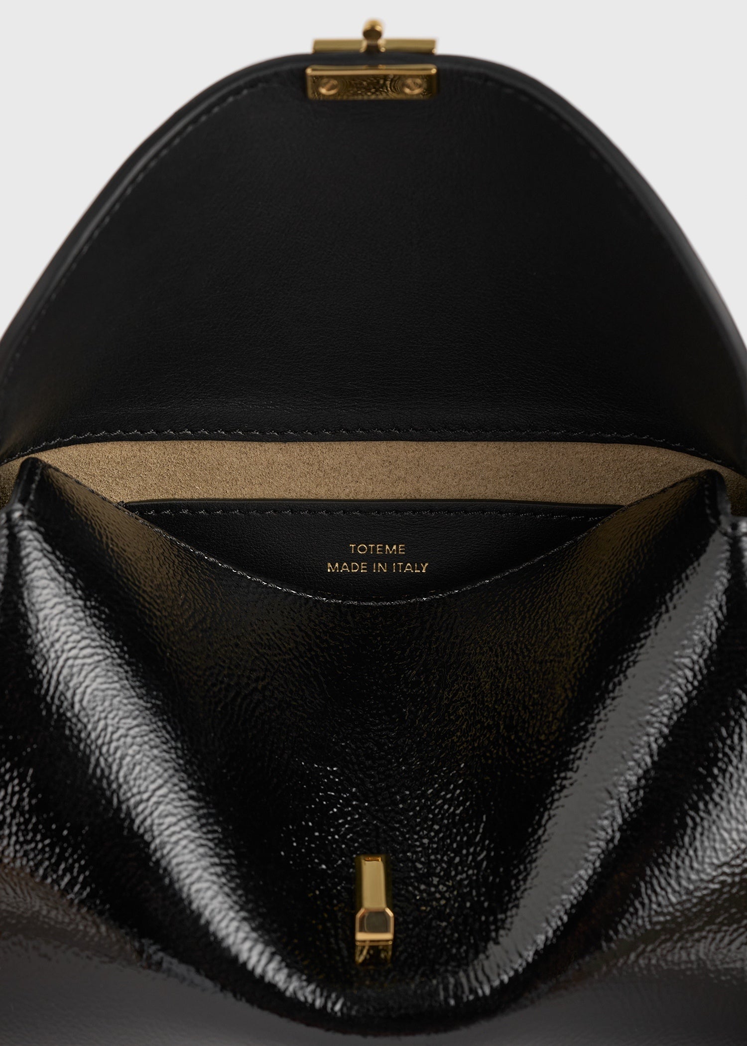 Mini T-lock naplack clutch black – TOTEME