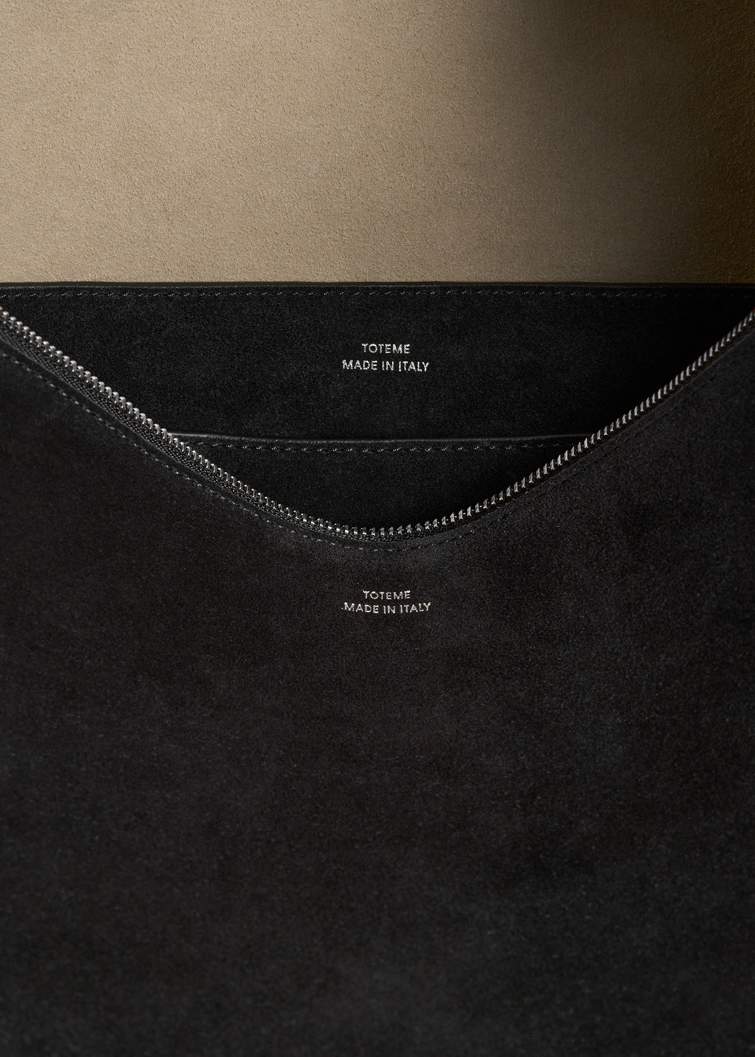 Bevel suede bag black – TOTEME