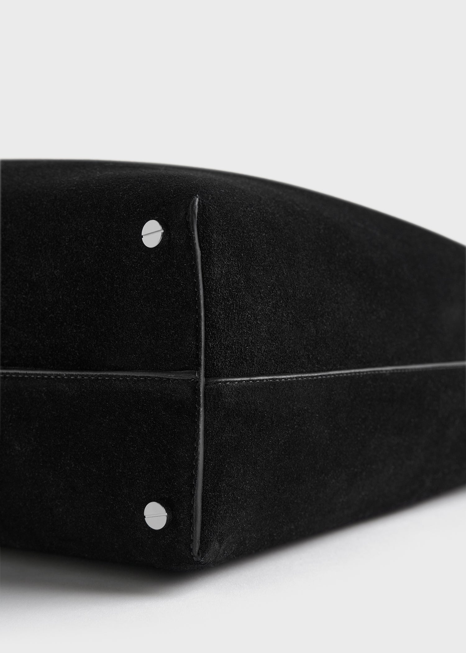 Bevel suede bag black – TOTEME