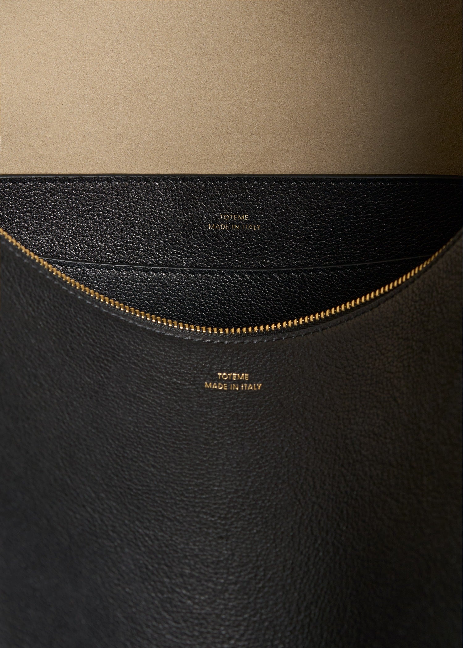 Bevel grained-leather bag black