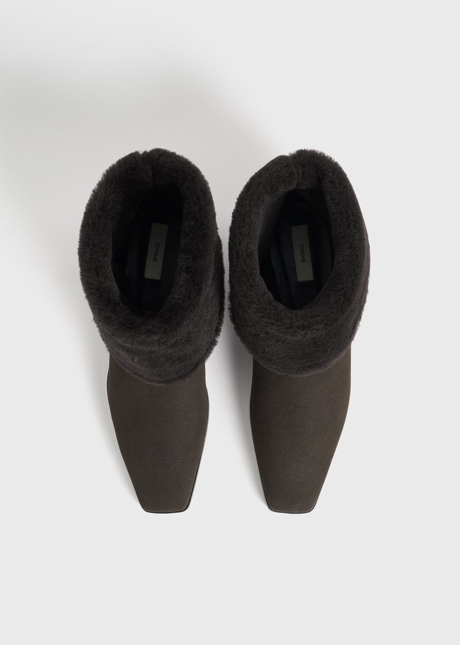Fold-down shearling boots pepper