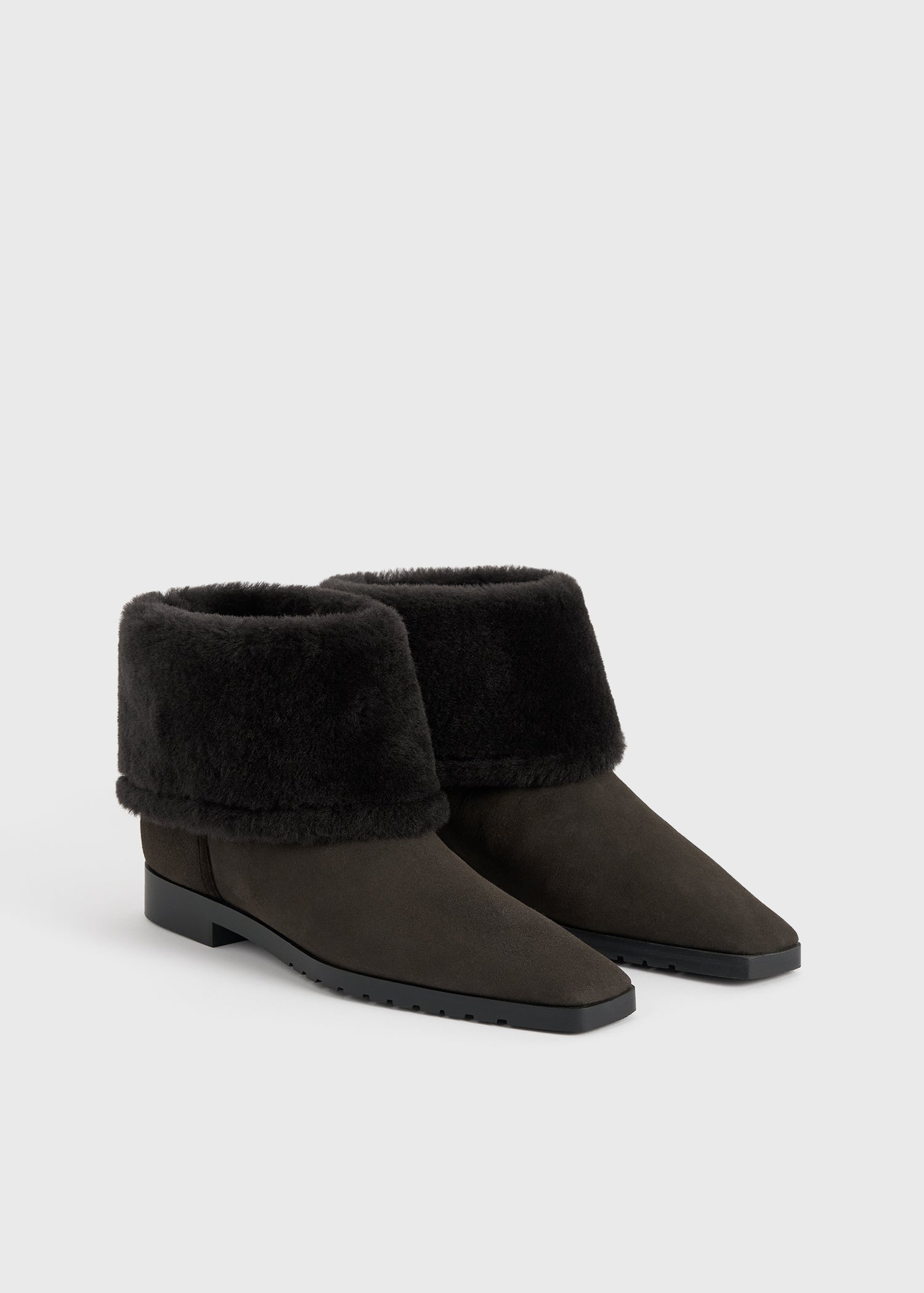 Fold-down shearling boots pepper