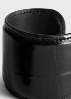Croco-embossed cuff black