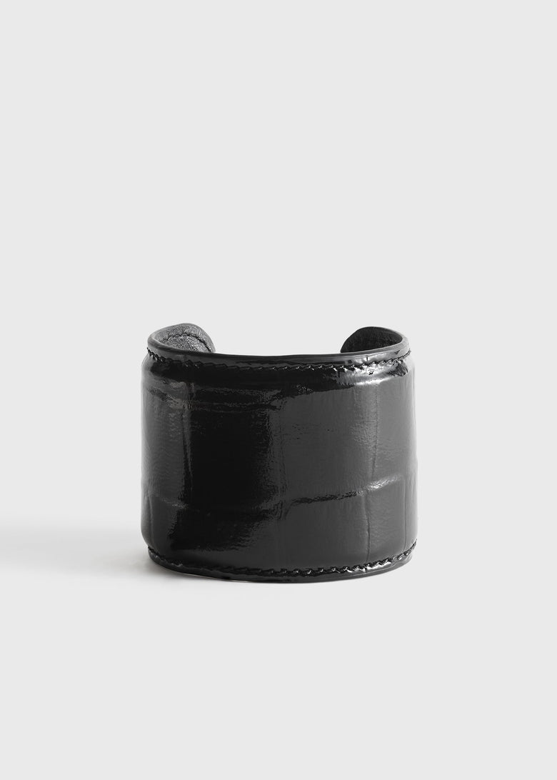 Croco-embossed cuff black
