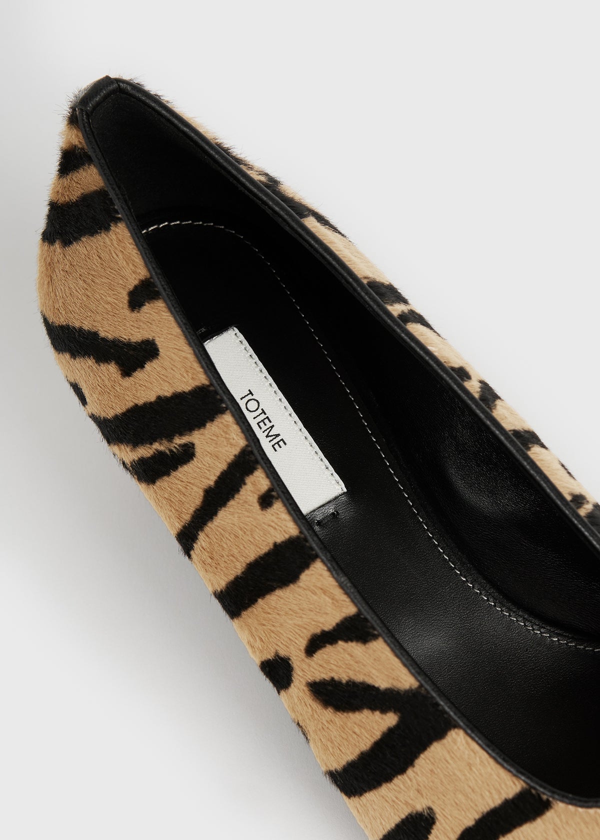Sharp pony hair kitten pumps tiger
