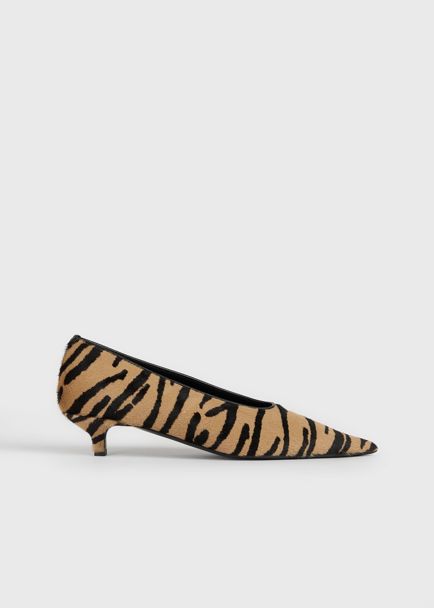 Sharp pony hair kitten pumps tiger