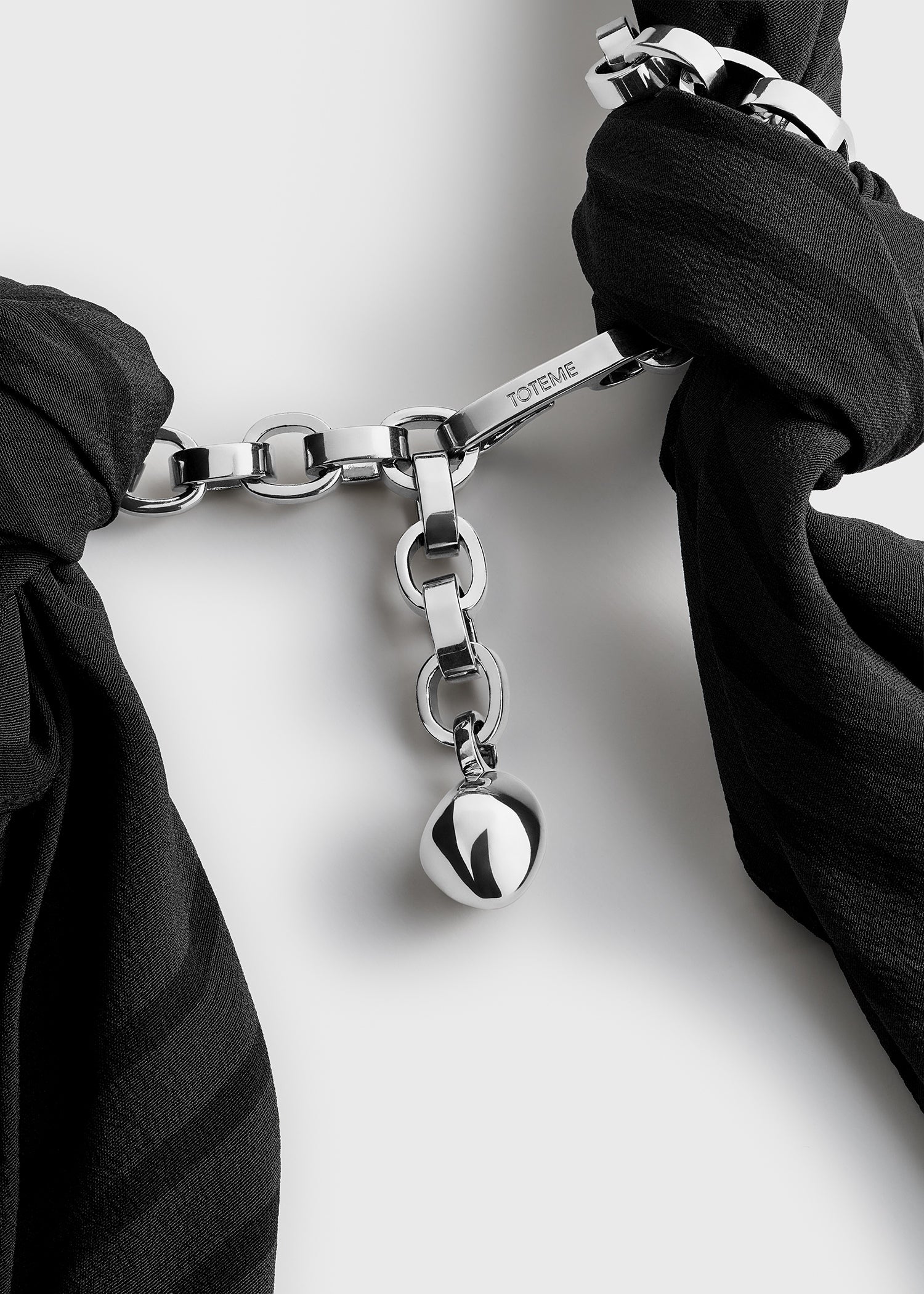 Silk scarf collar faded black/black/silver