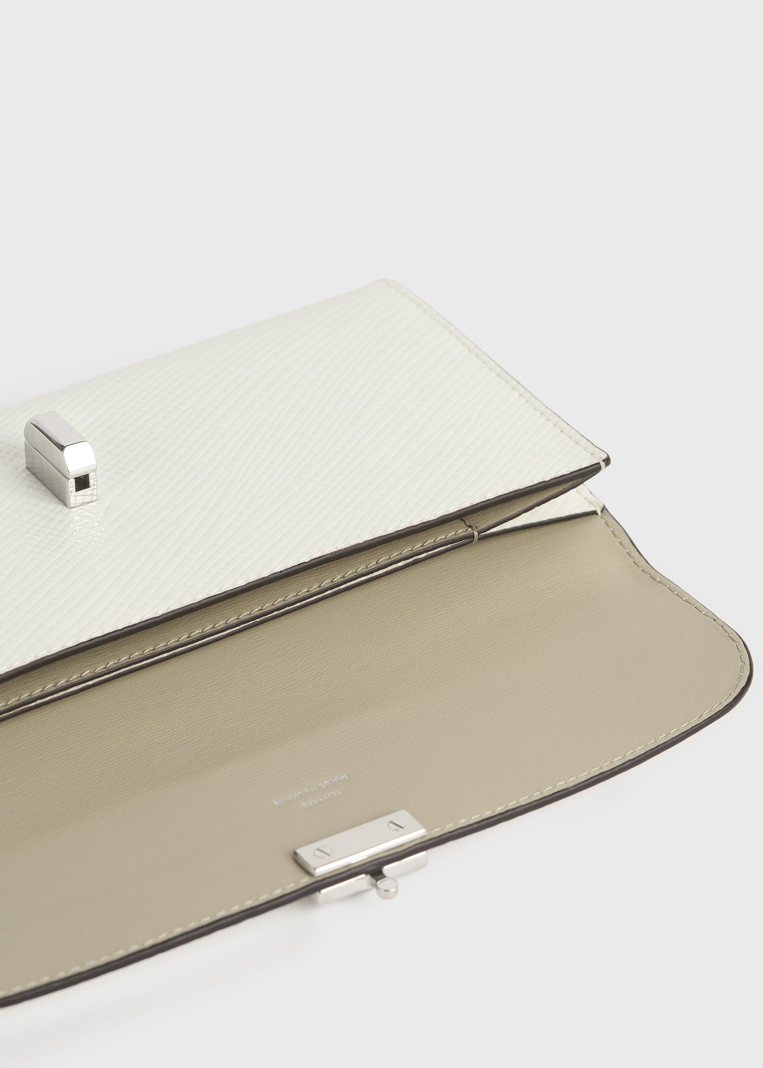T-lock palmellato-patent wallet off-white